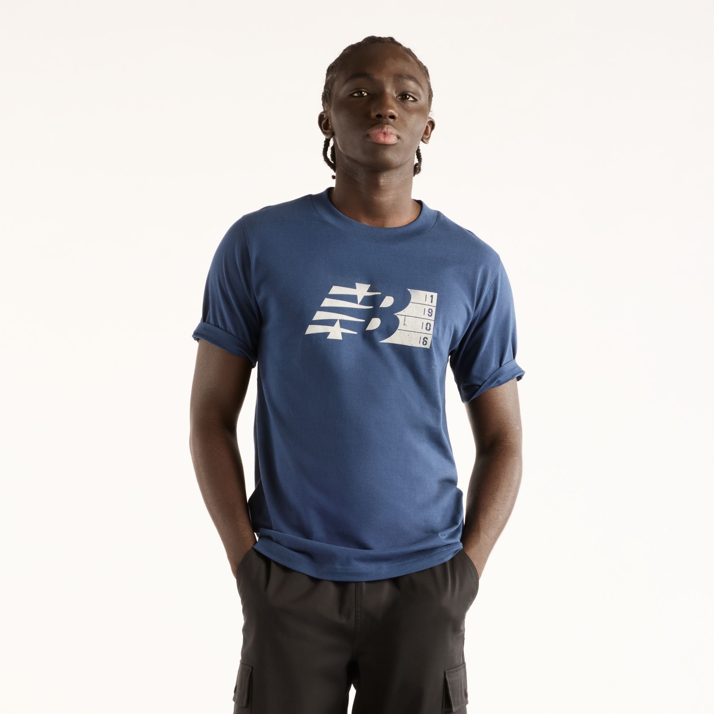 Fall is wearing size M and is 6'/183cm. Chest: 33.5"/85cm, Waist: 26.75"/68cm, Hips: 35"/89cm