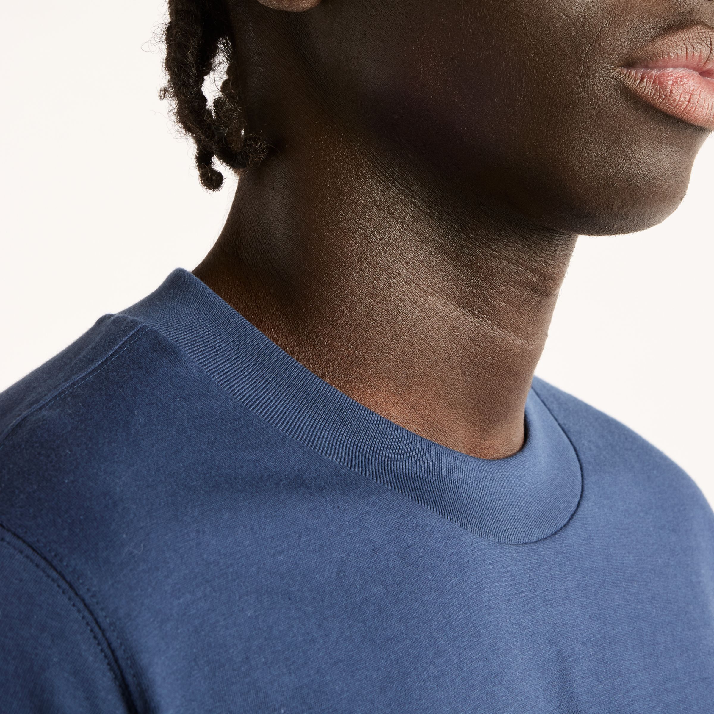 Fall is wearing size M and is 6'/183cm. Chest: 33.5"/85cm, Waist: 26.75"/68cm, Hips: 35"/89cm