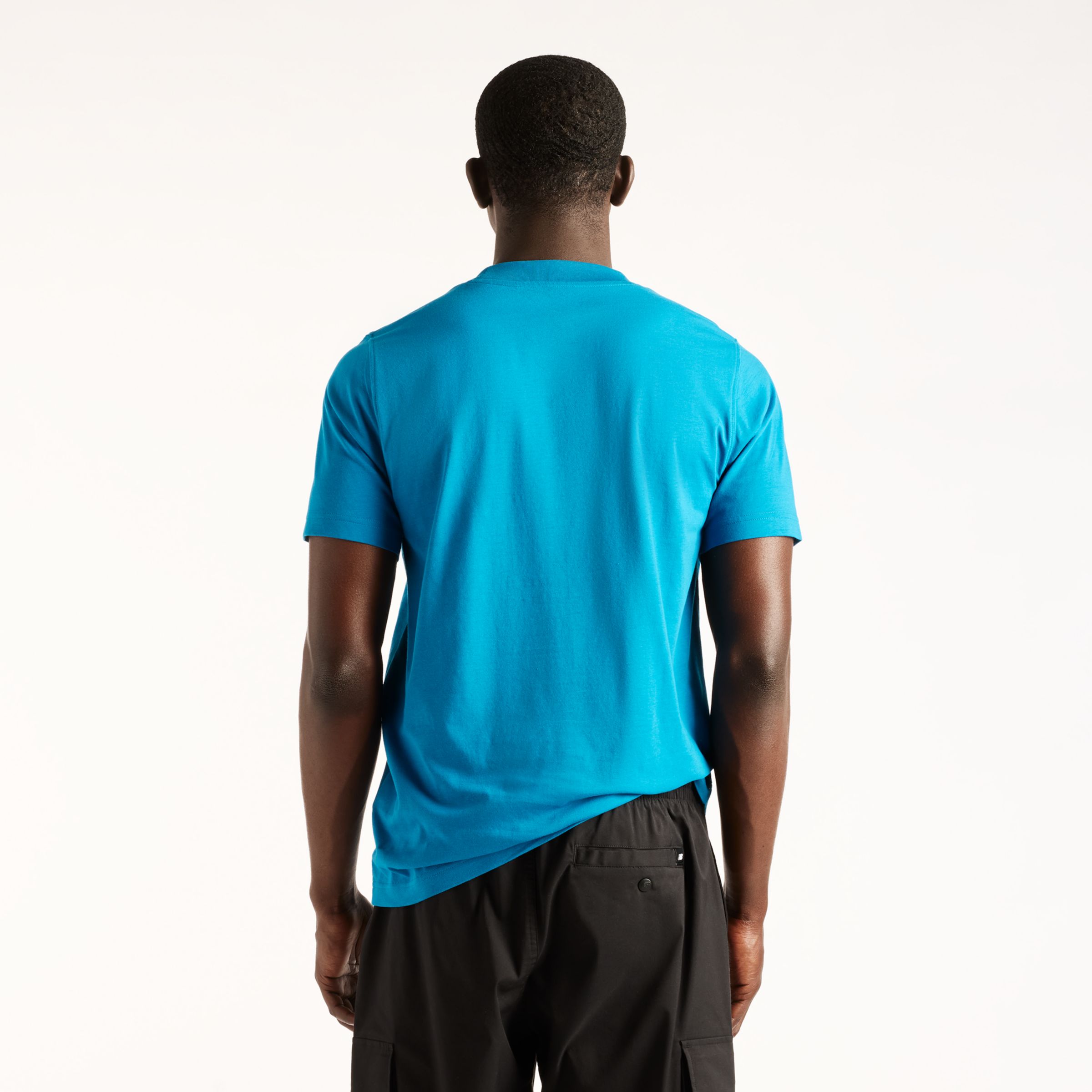 Nelson is wearing size M and is 5'4.5/164cm. Chest: 34.75"/88cm, Waist: 29"/74cm, Hips: 35.5"/90cm