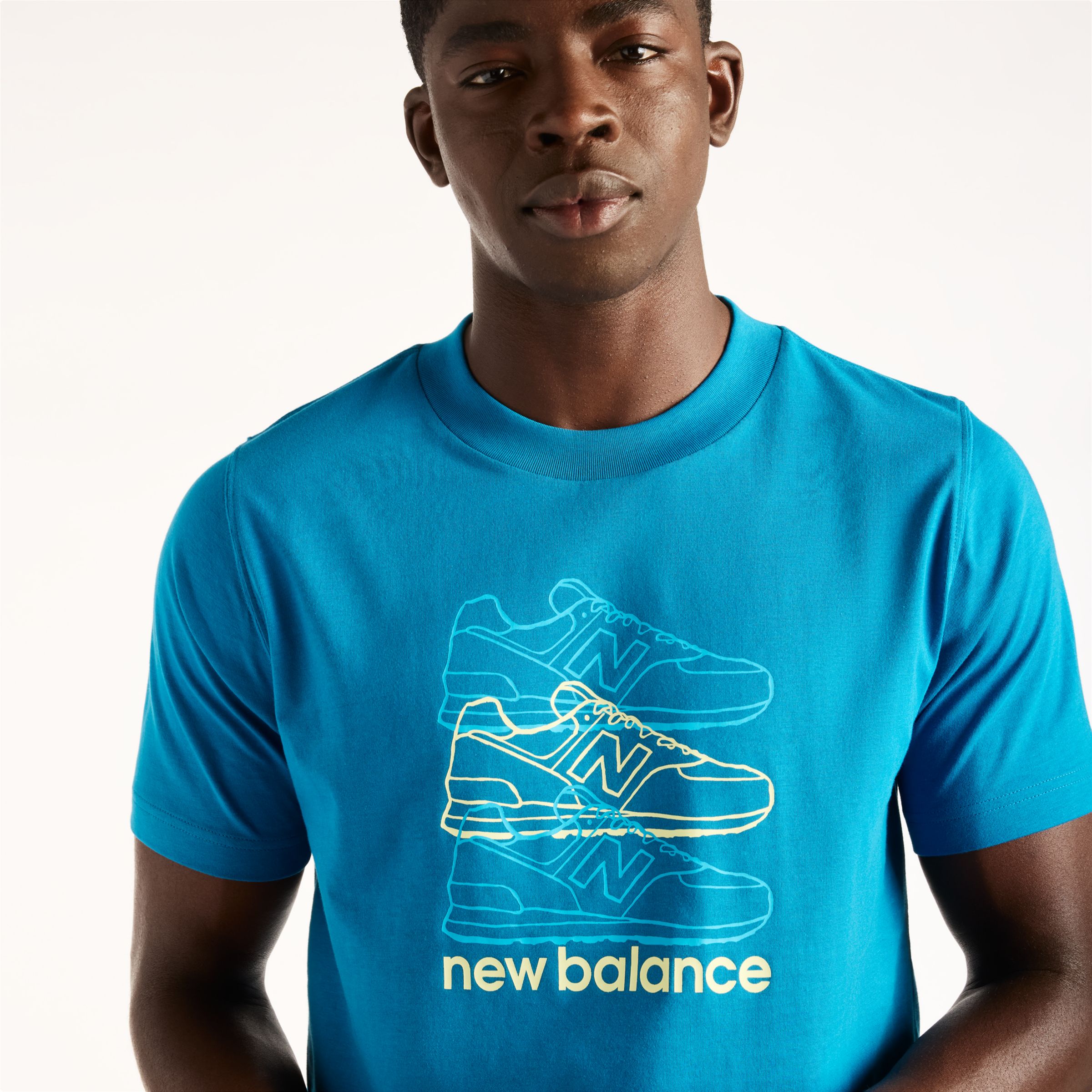 Nelson is wearing size M and is 5'4.5/164cm. Chest: 34.75"/88cm, Waist: 29"/74cm, Hips: 35.5"/90cm