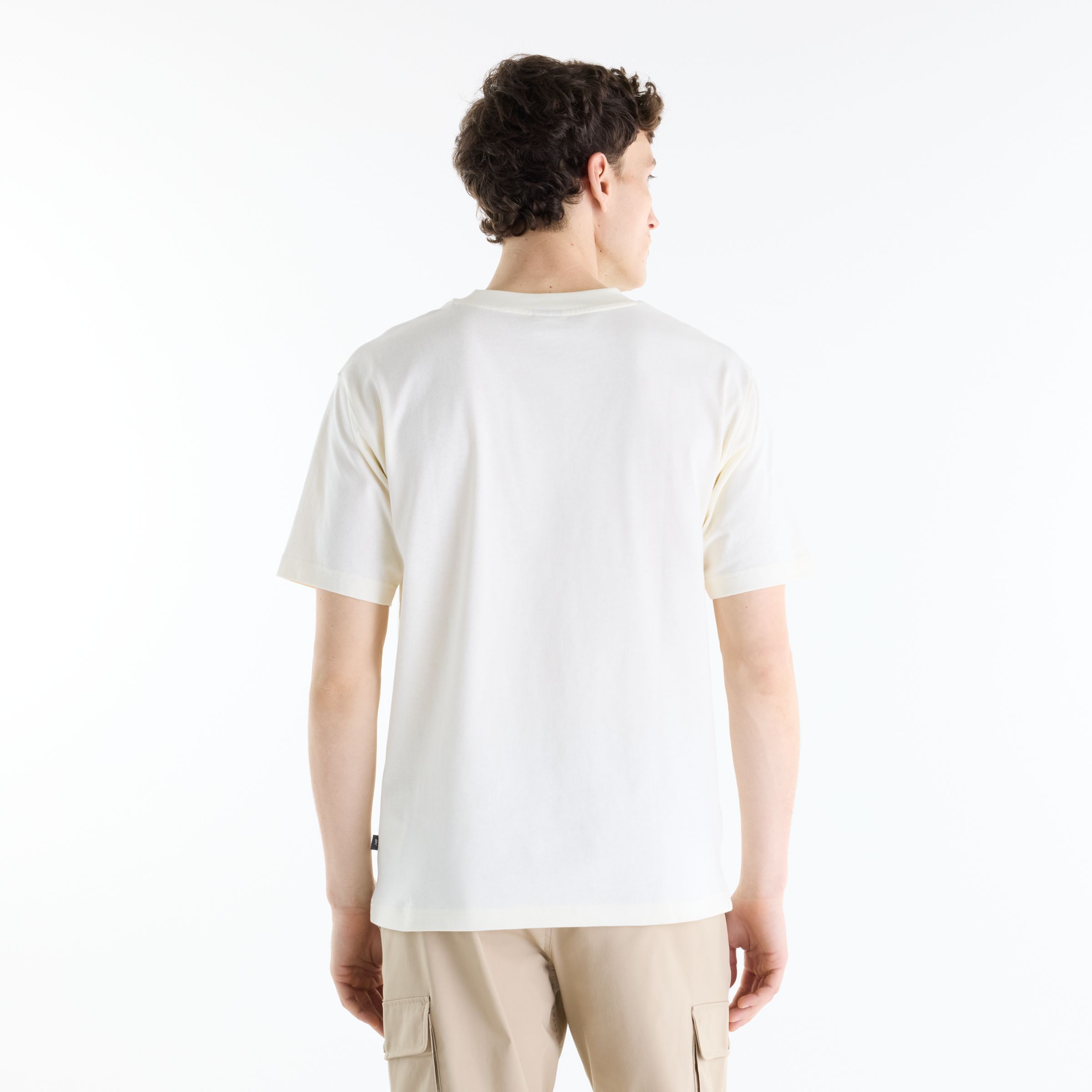 Ante talla M. Altura: 6'2"/187.96cm. Pecho : 37.5"/95.25cm, Cintura : 31"/78.74cm, Cadera : 40.5"/102.87cm