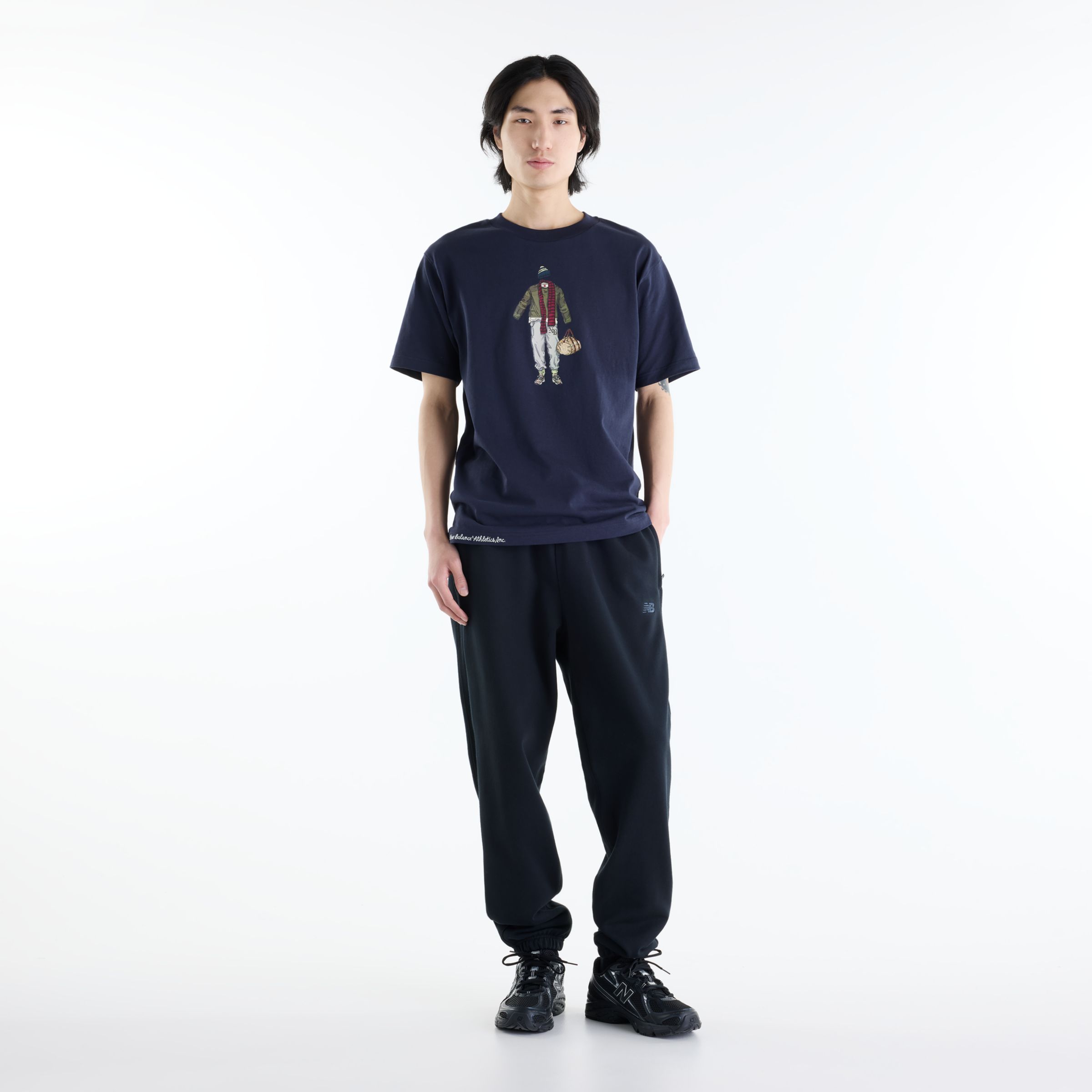 Justin is wearing size M and is 6'11"/186cm. Chest: 34"/86cm, Waist: 29"/74cm, Hips: 35"/89cm