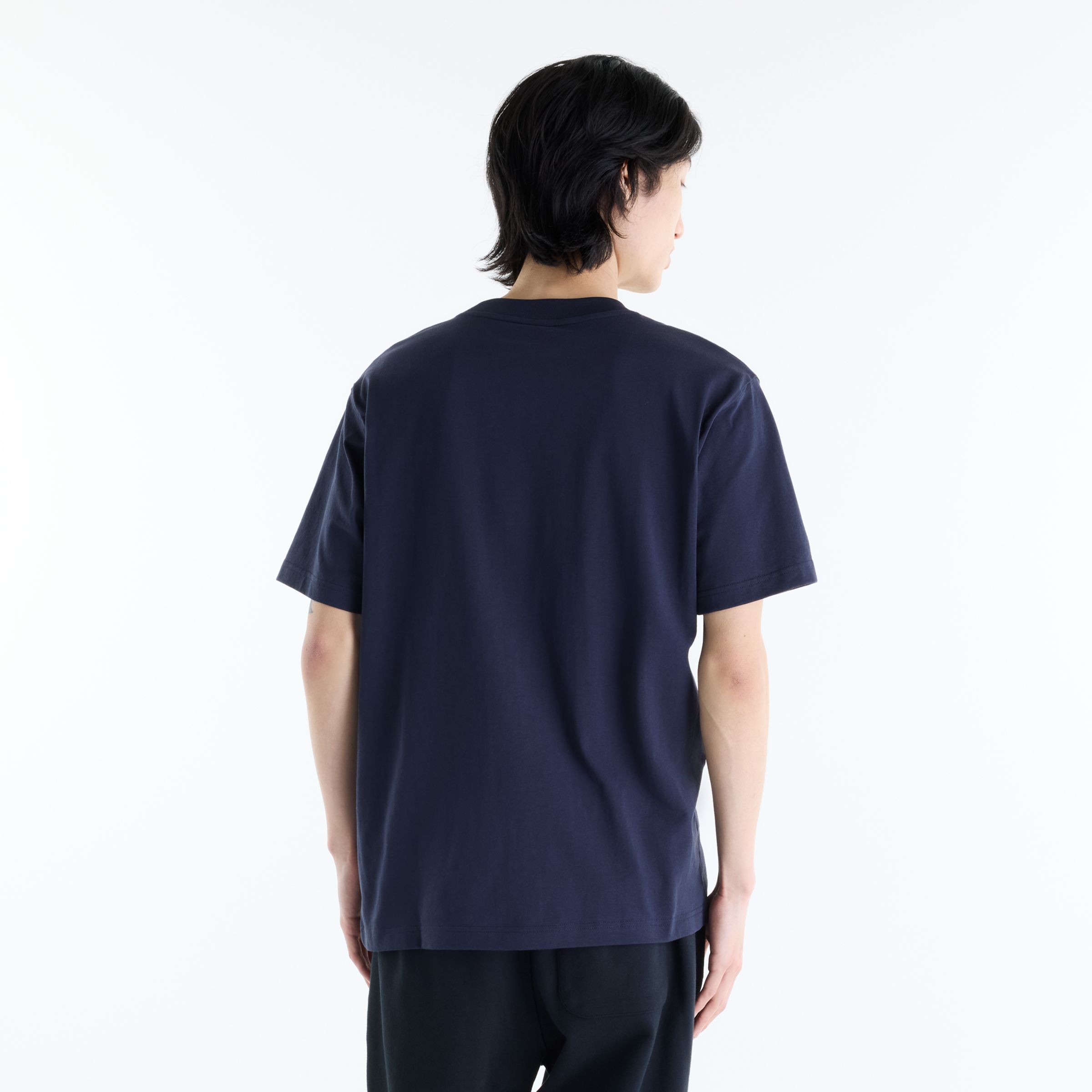 Justin is wearing size M and is 6'11"/186cm. Chest: 34"/86cm, Waist: 29"/74cm, Hips: 35"/89cm