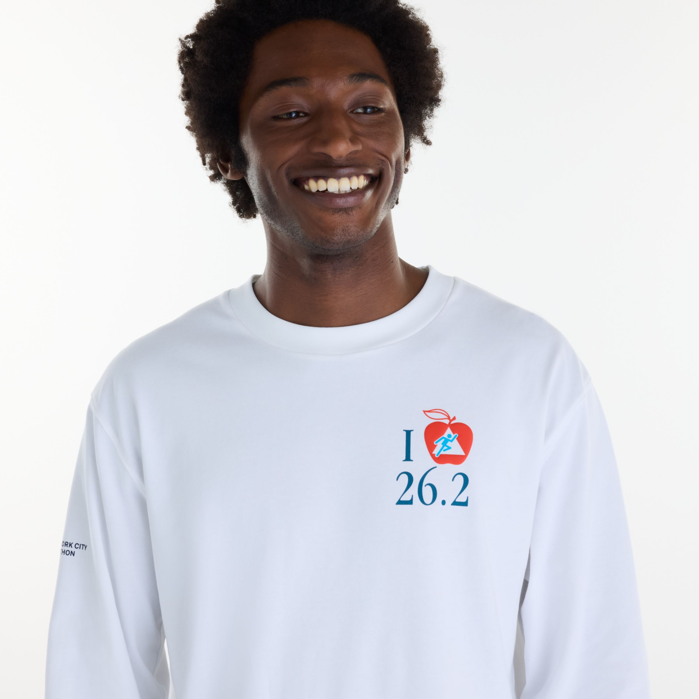 Tyliv is wearing size M and is 6'1"/186cm. Chest: 34.5"/88cm, Waist: 29"/74cm, Hips: 36.5"/93cm