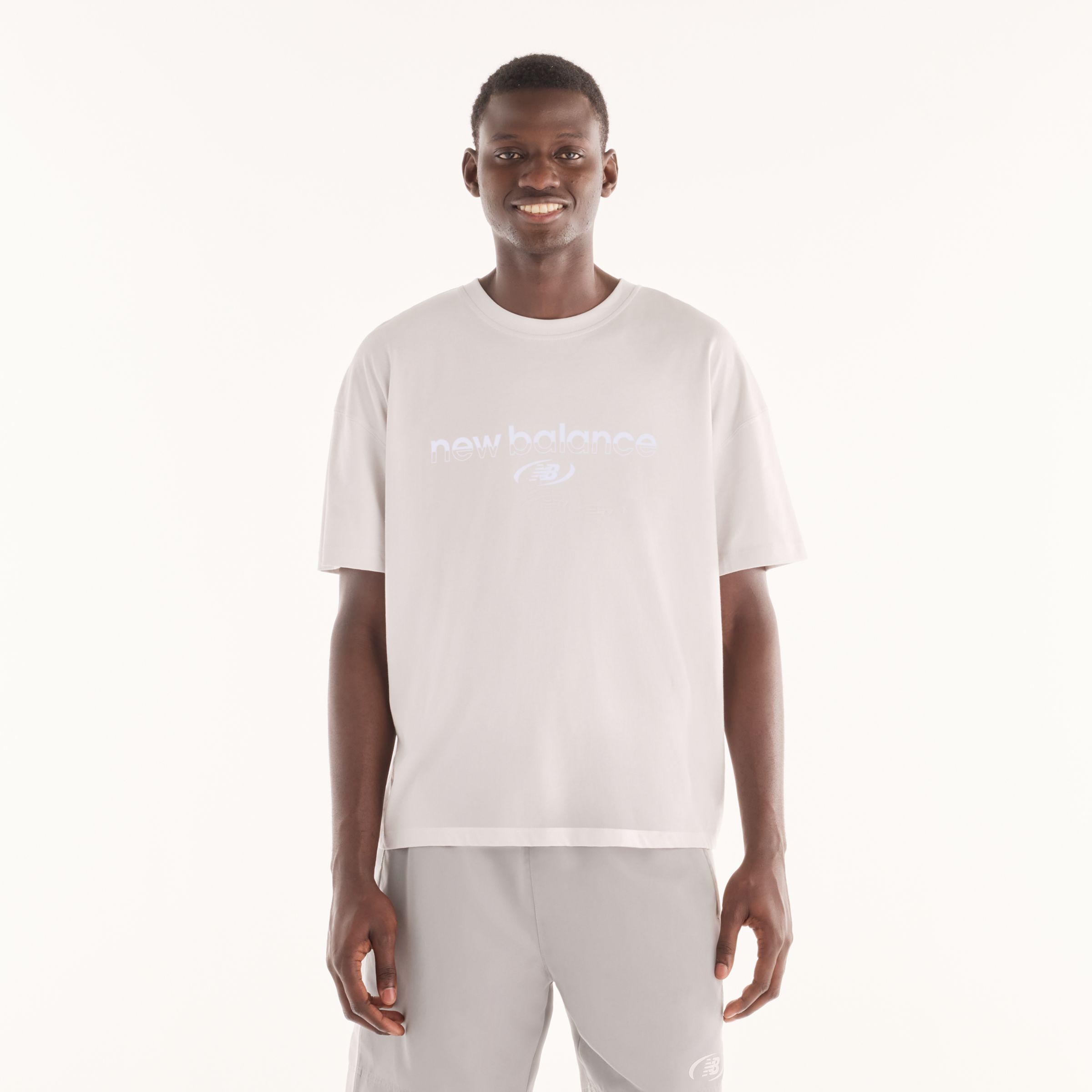 Nelson is wearing size M and is 5'4.5/164cm. Chest: 34.75"/88cm, Waist: 29"/74cm, Hips: 35.5"/90cm