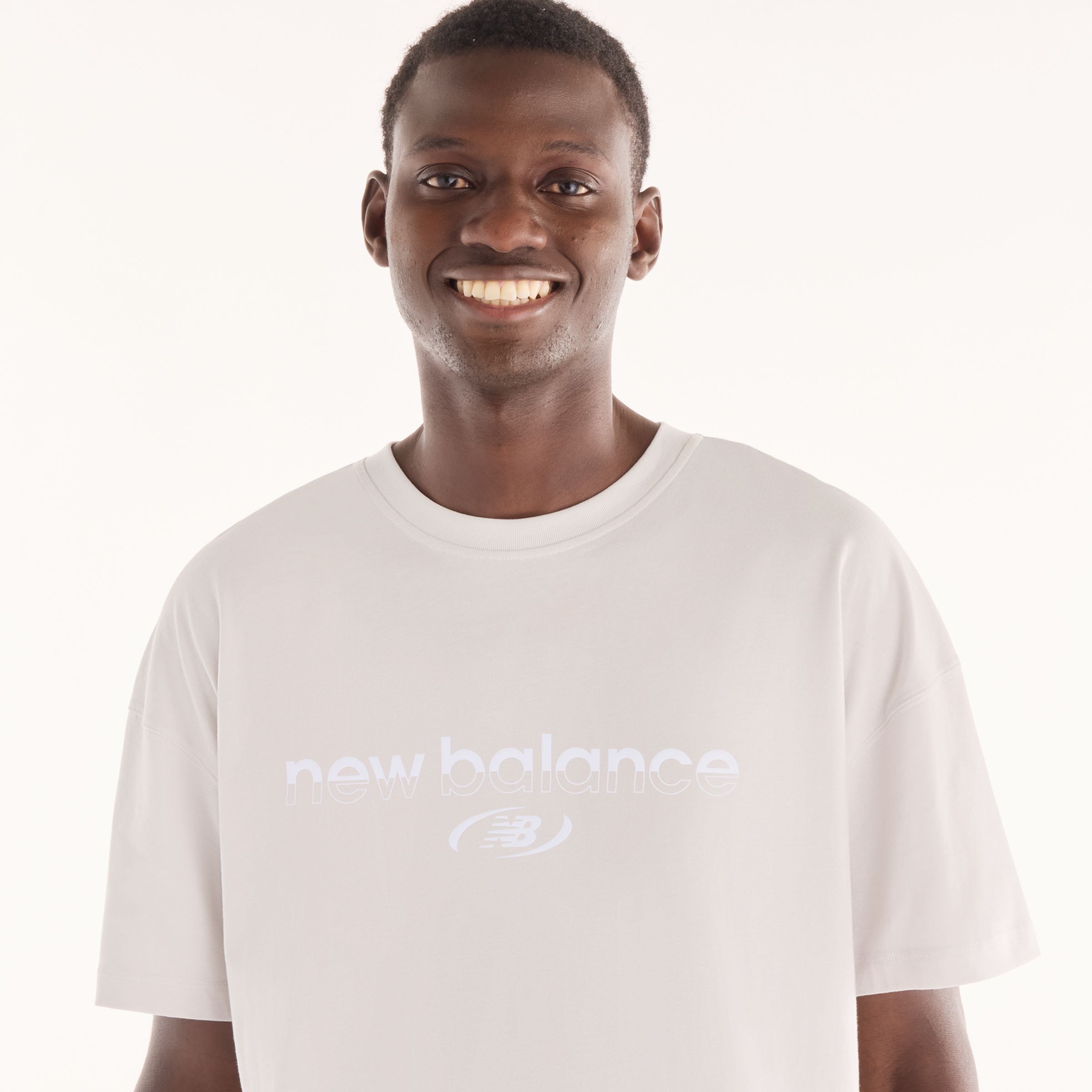 Nelson is wearing size M and is 5'4.5/164cm. Chest: 34.75"/88cm, Waist: 29"/74cm, Hips: 35.5"/90cm