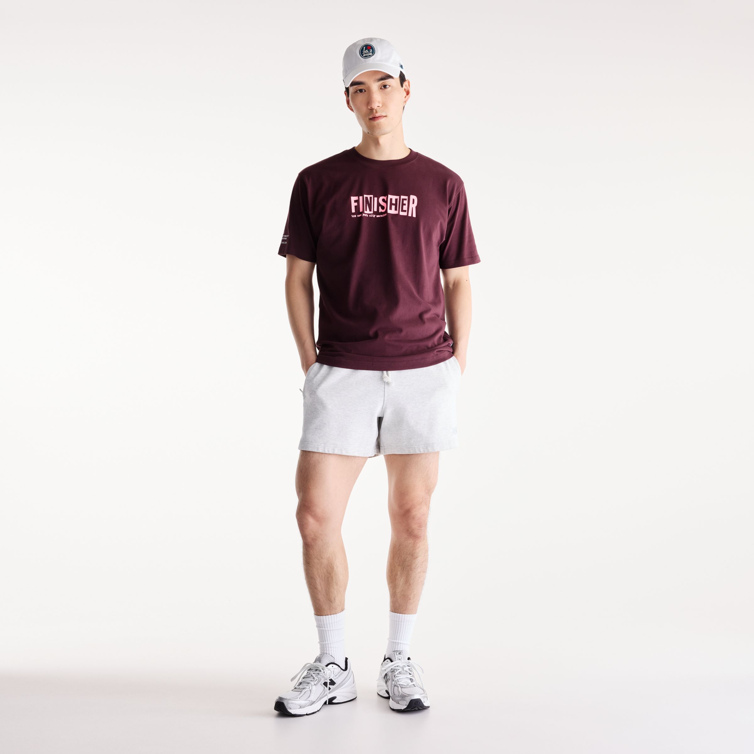 Derek is wearing size M and is 6'1"/187cm. Chest: 38"/96cm, Waist: 31"/79cm