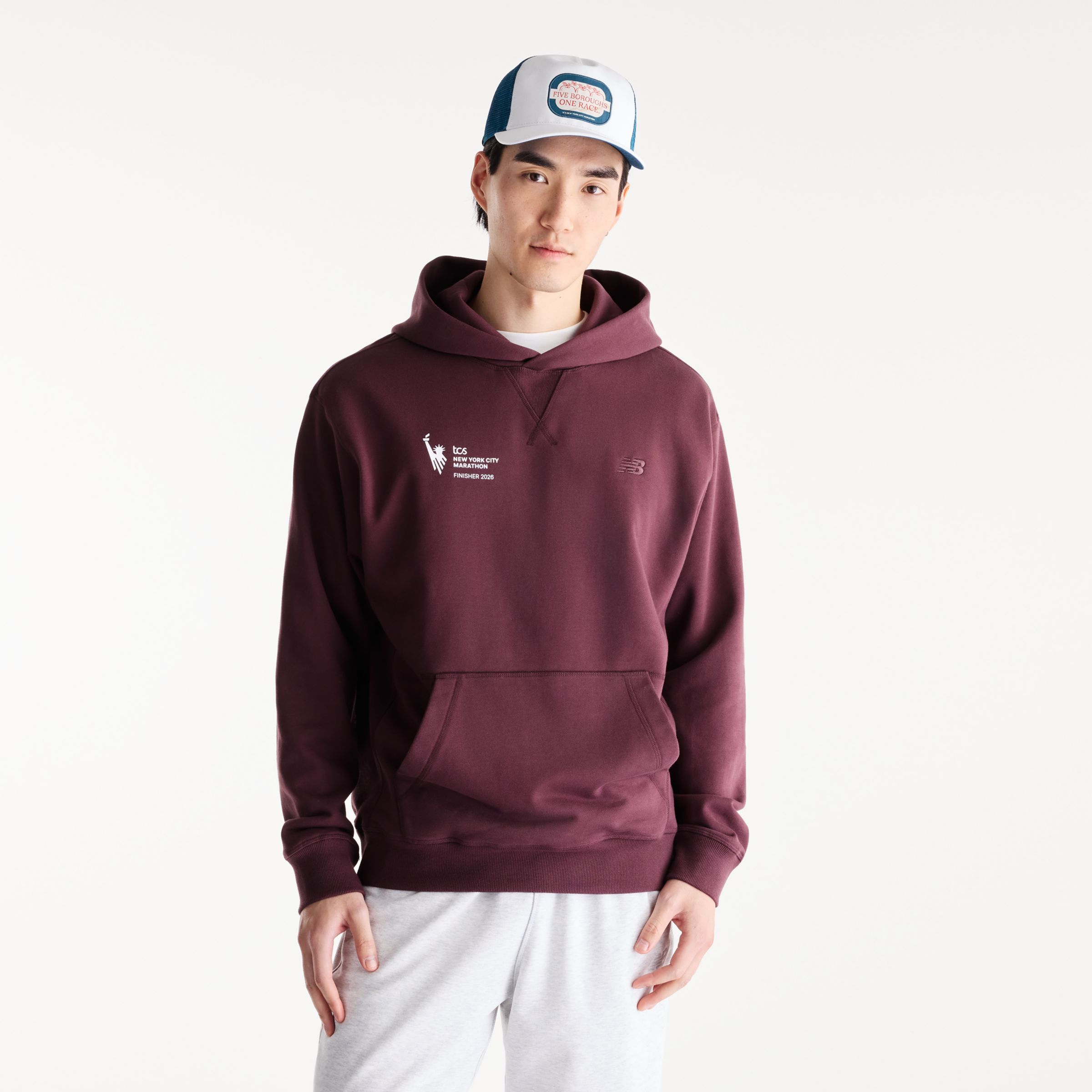 Derek is wearing size M and is 6'1"/187cm. Chest: 38"/96cm, Waist: 31"/79cm