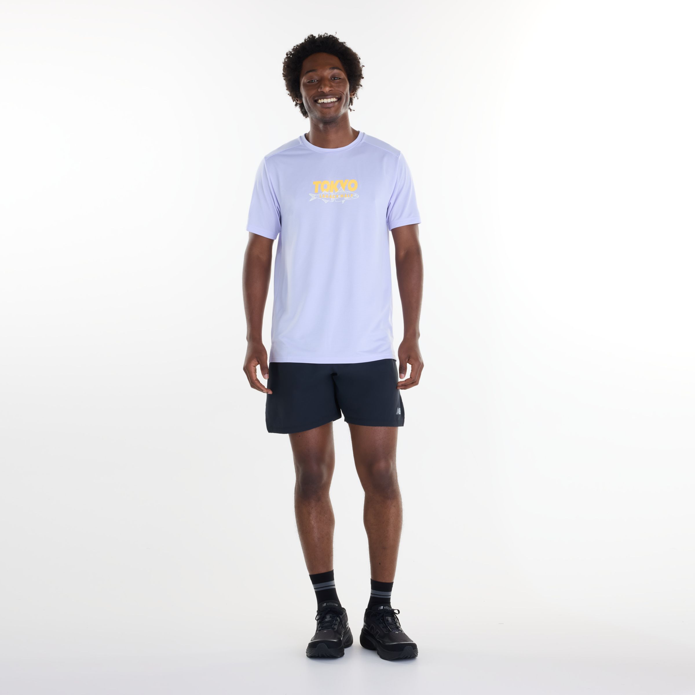 Tyliv is wearing size M and is 6'1"/186cm. Chest: 34.5"/88cm, Waist: 29"/74cm, Hips: 36.5"/93cm