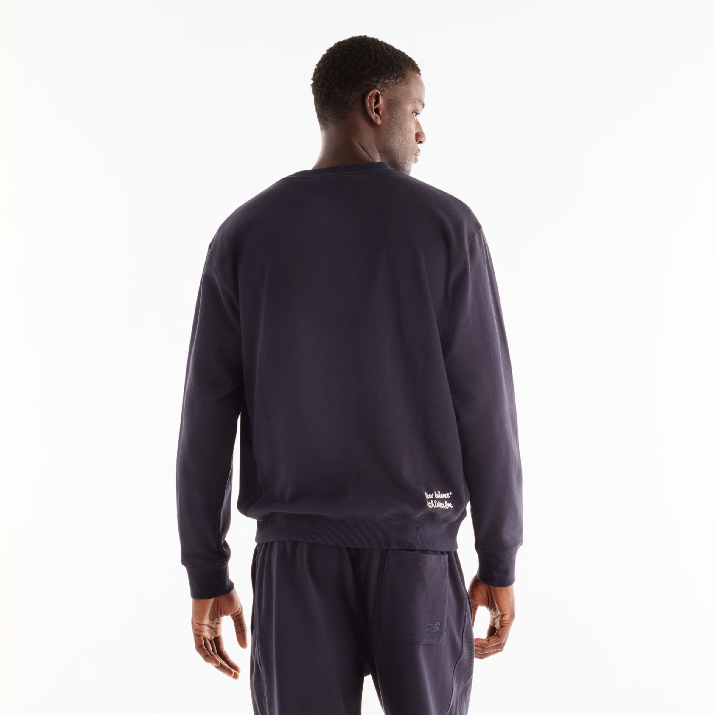 Osman is wearing size M and is 6'2"/188cm. Chest: 34.75"/88cm, Waist: 29"/74cm, Hips: 37"/94cm