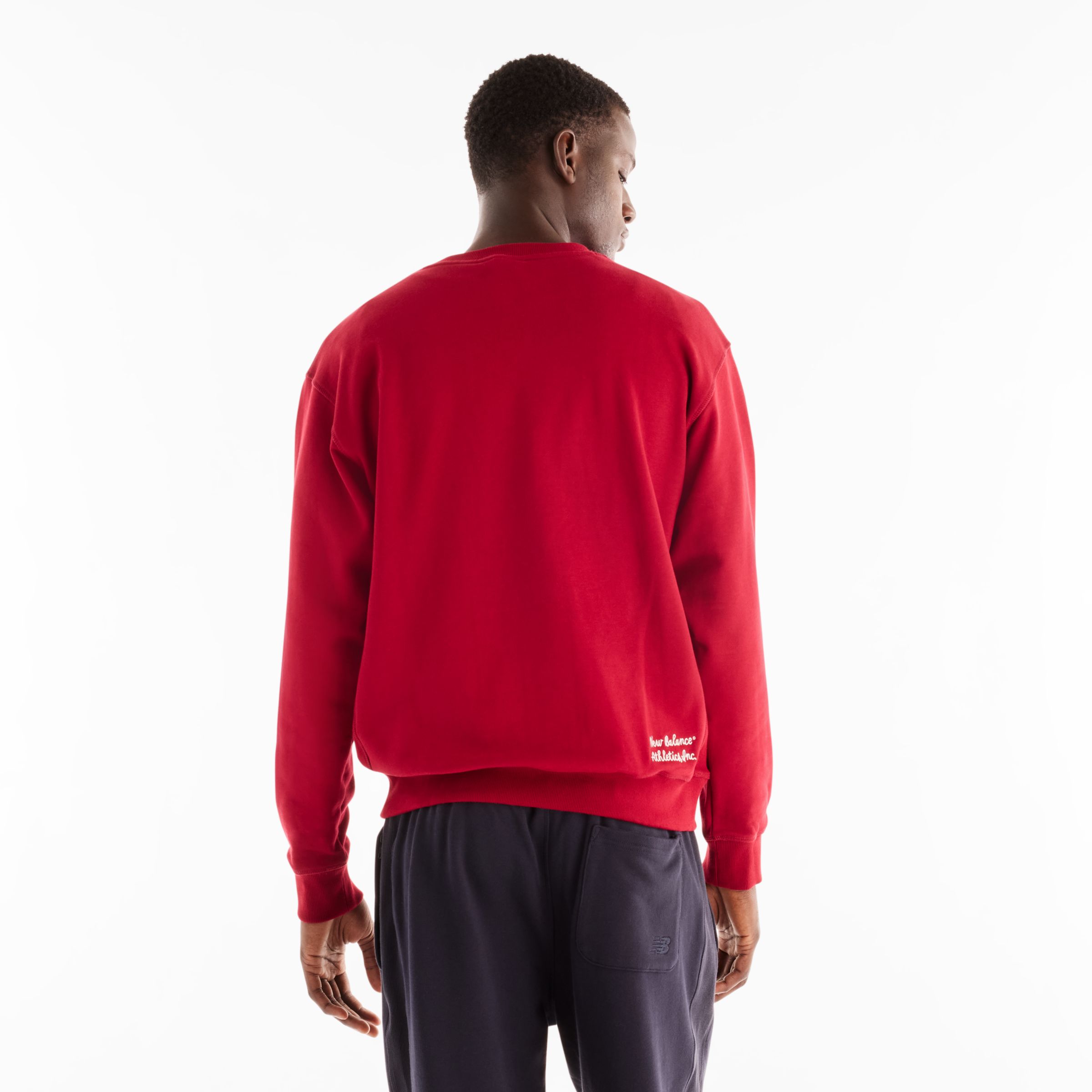 Osman is wearing size M and is 6'2"/188cm. Chest: 34.75"/88cm, Waist: 29"/74cm, Hips: 37"/94cm