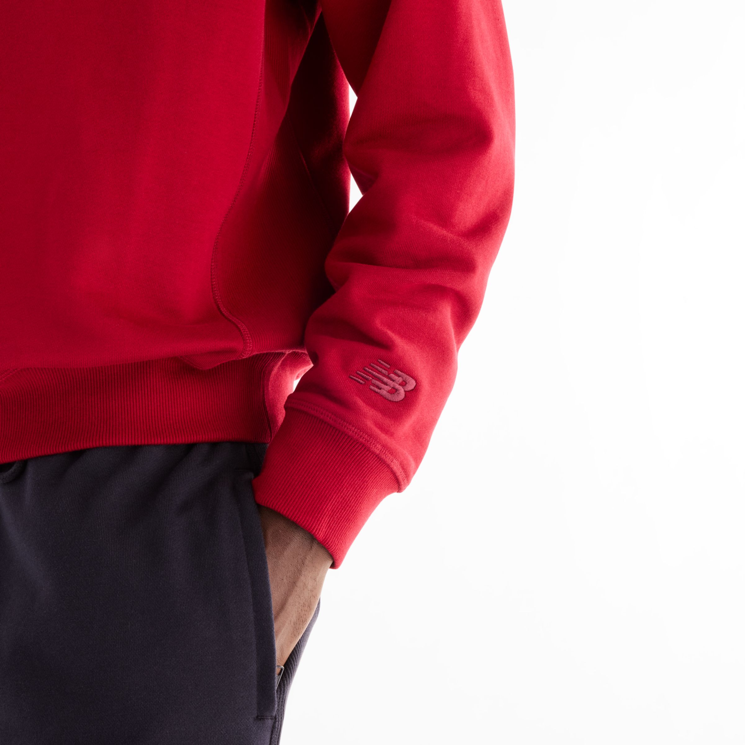 Osman is wearing size M and is 6'2"/188cm. Chest: 34.75"/88cm, Waist: 29"/74cm, Hips: 37"/94cm