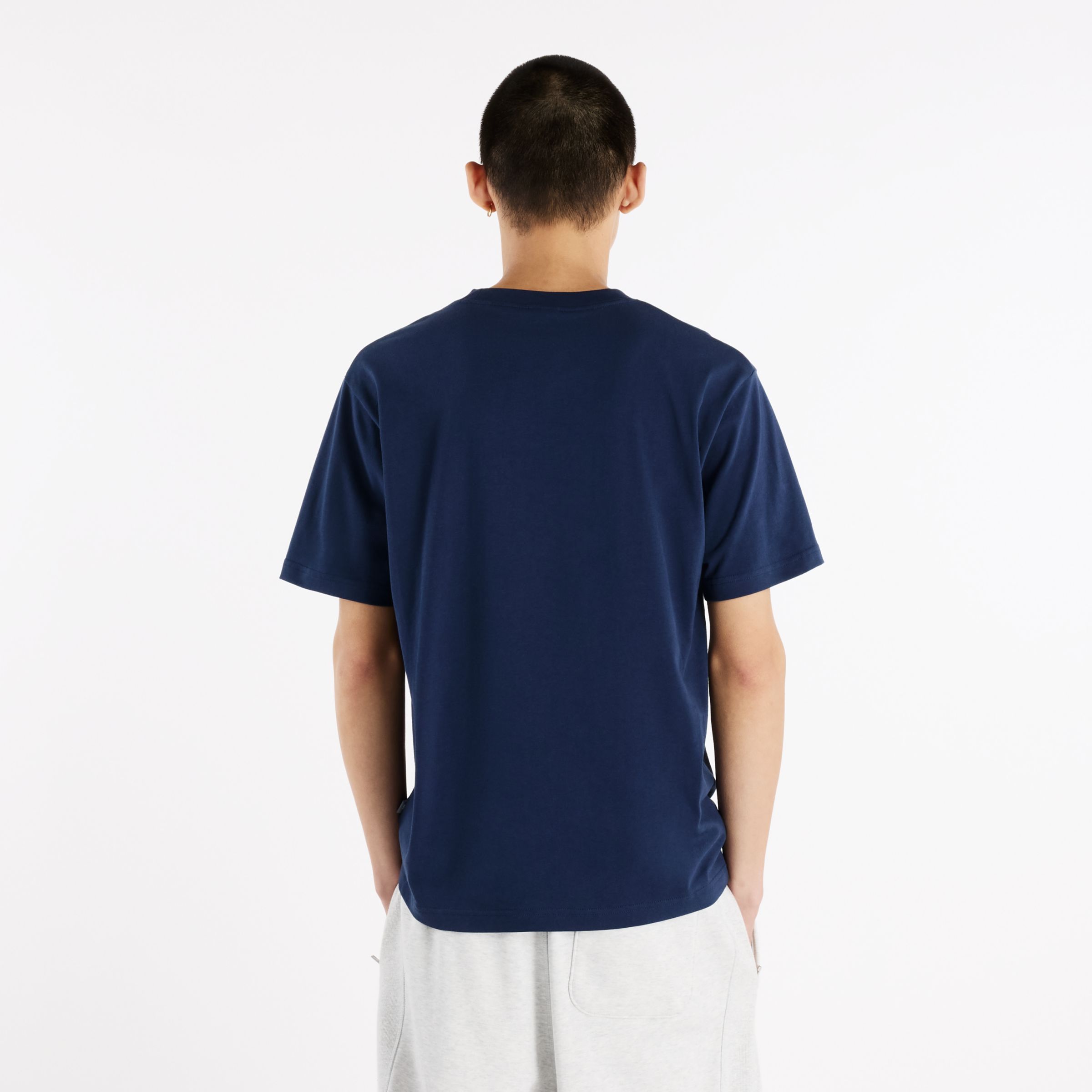 Brandon is wearing size M and is 6'1"/185cm. Chest: 33"/84cm, Waist: 28.5"/73cm, Hips: 36"/92cm