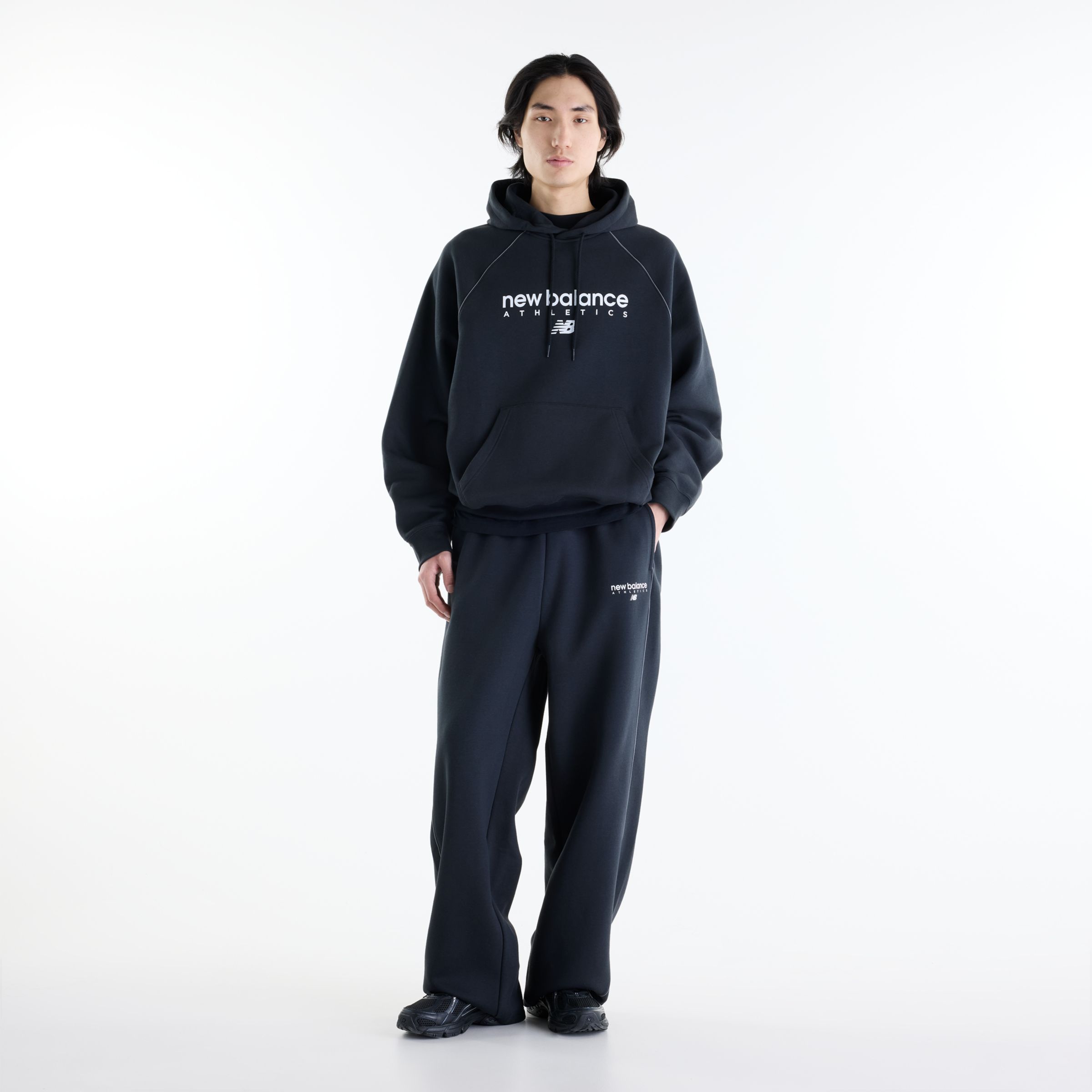 Justin is wearing size M and is 6'11"/186cm. Chest: 34"/86cm, Waist: 29"/74cm, Hips: 35"/89cm