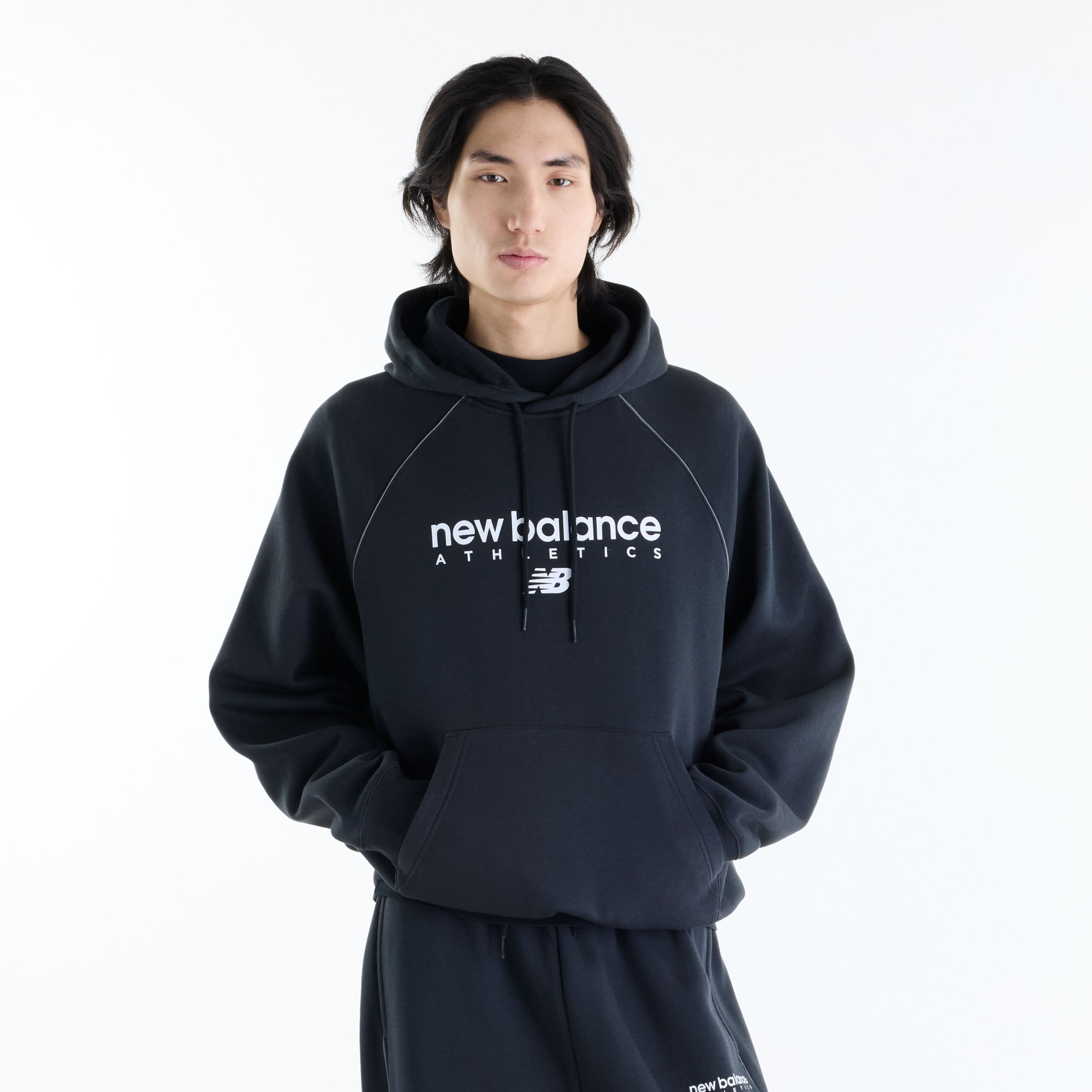 Justin is wearing size M and is 6'11"/186cm. Chest: 34"/86cm, Waist: 29"/74cm, Hips: 35"/89cm