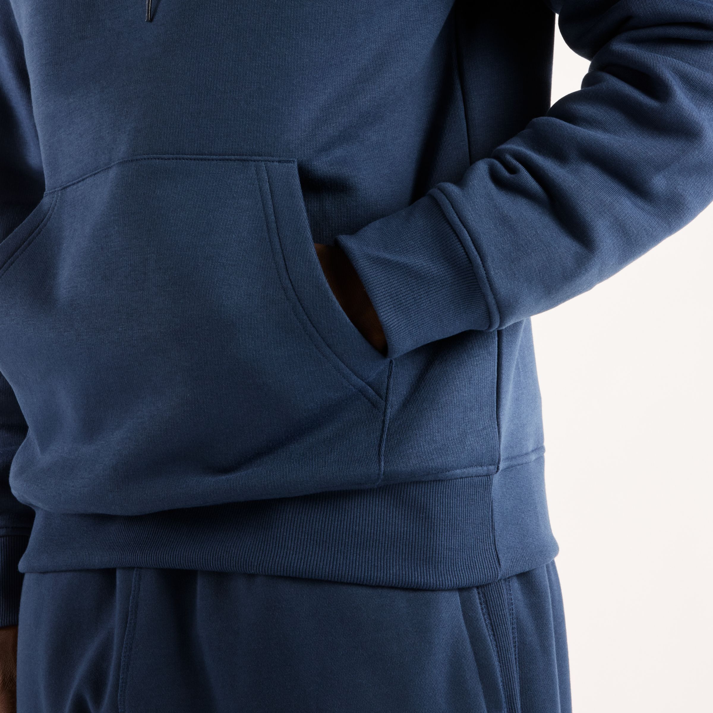 Fall is wearing size M and is 6'/183cm. Chest: 33.5"/85cm, Waist: 26.75"/68cm, Hips: 35"/89cm