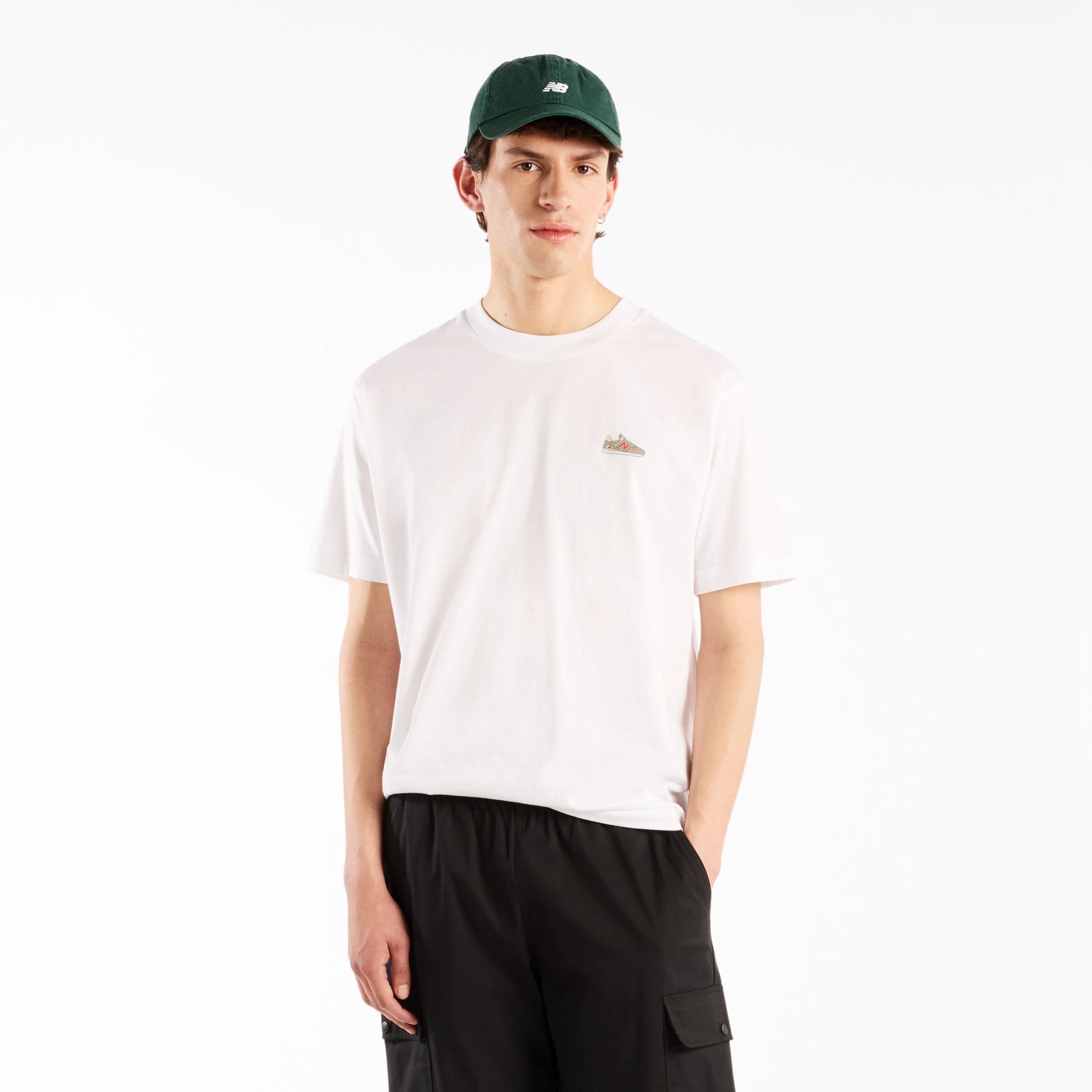 Nelson is wearing size M and is 5'4.5/164cm. Chest: 34.75"/88cm, Waist: 29"/74cm, Hips: 35.5"/90cm