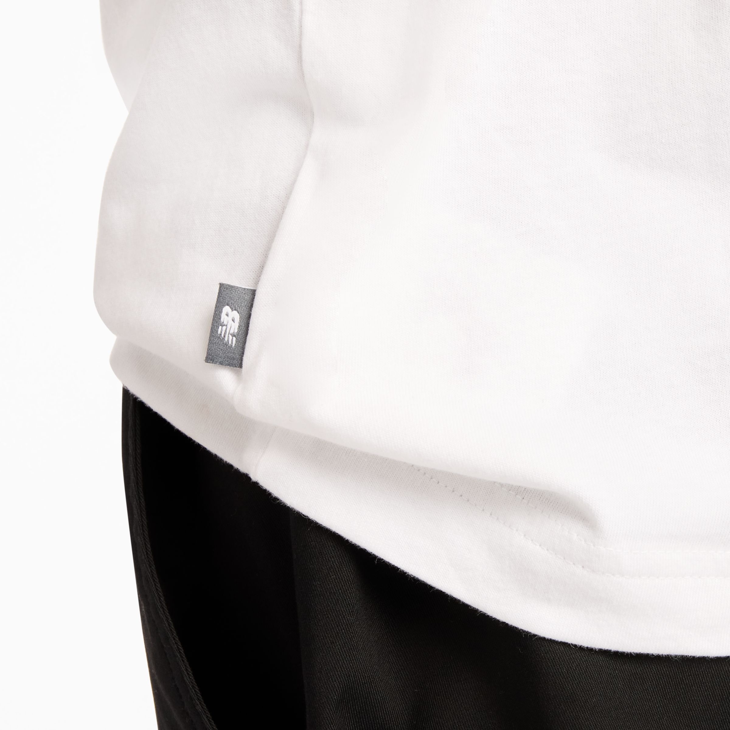 Nelson is wearing size M and is 5'4.5/164cm. Chest: 34.75"/88cm, Waist: 29"/74cm, Hips: 35.5"/90cm