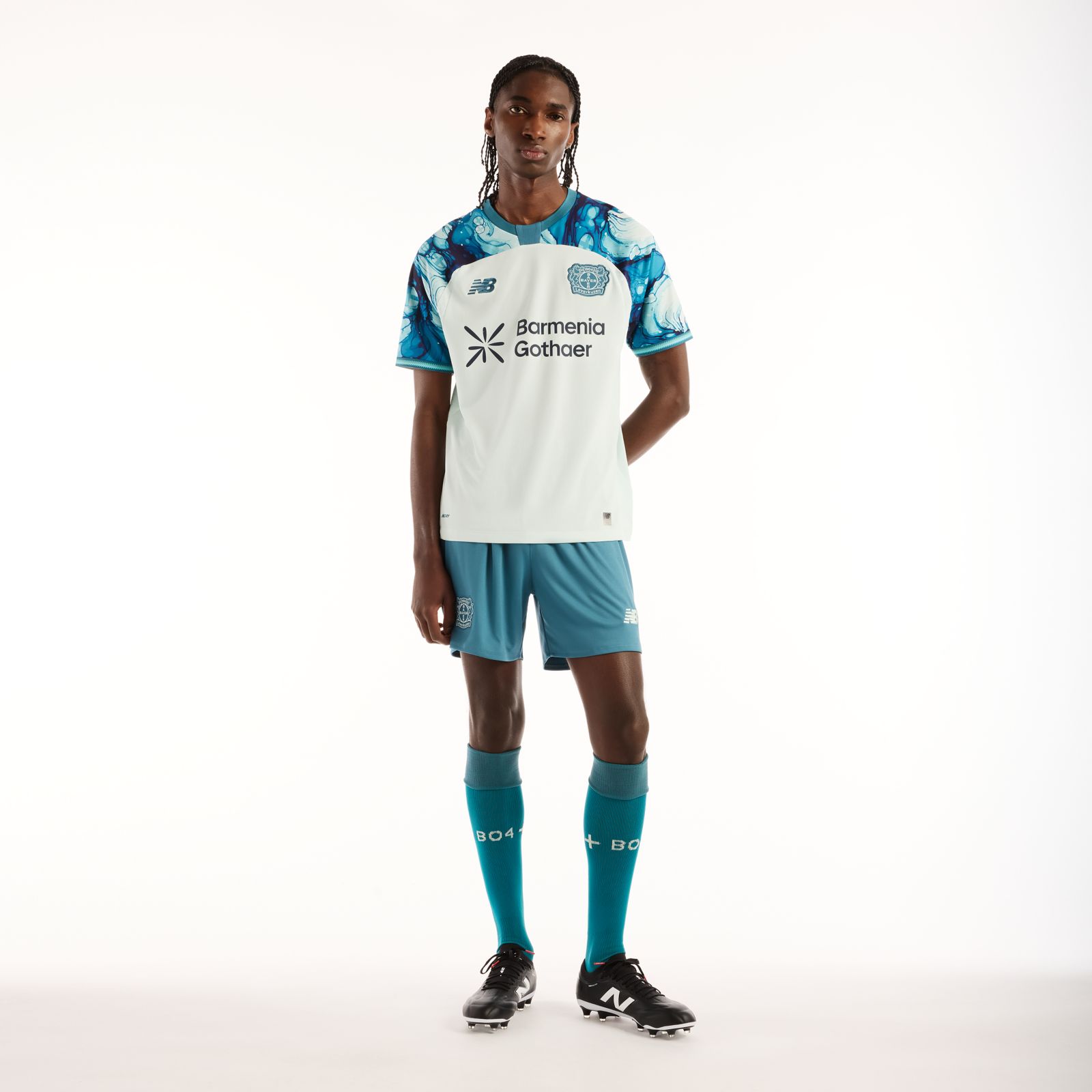 Мужские брюки New Balance Bayer 04 26/27 Away Short Sleeve Jersey — фото 2