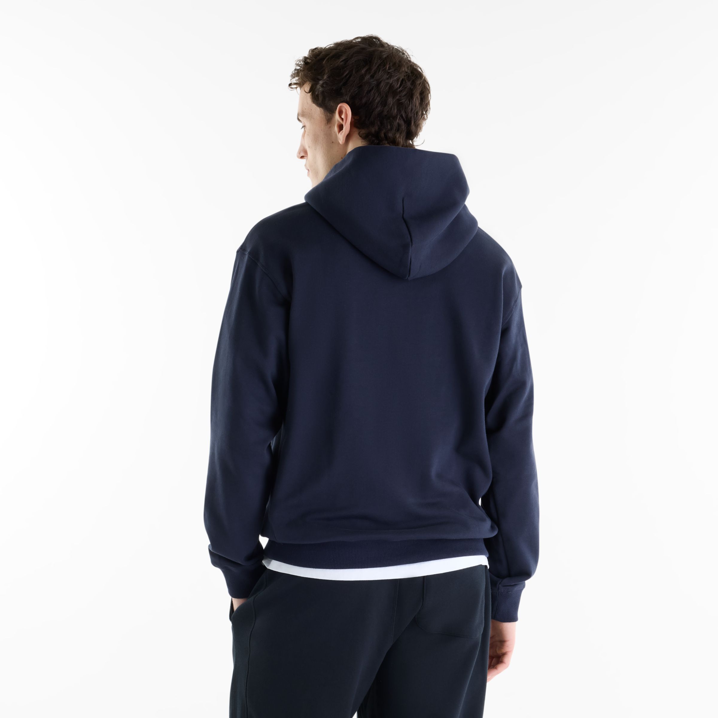 Ante is wearing size M and is 6'2"/187.96cm. Chest: 37.5"/95.25cm, Waist: 31"/78.74cm, Hips: 40.5"/102.87cm