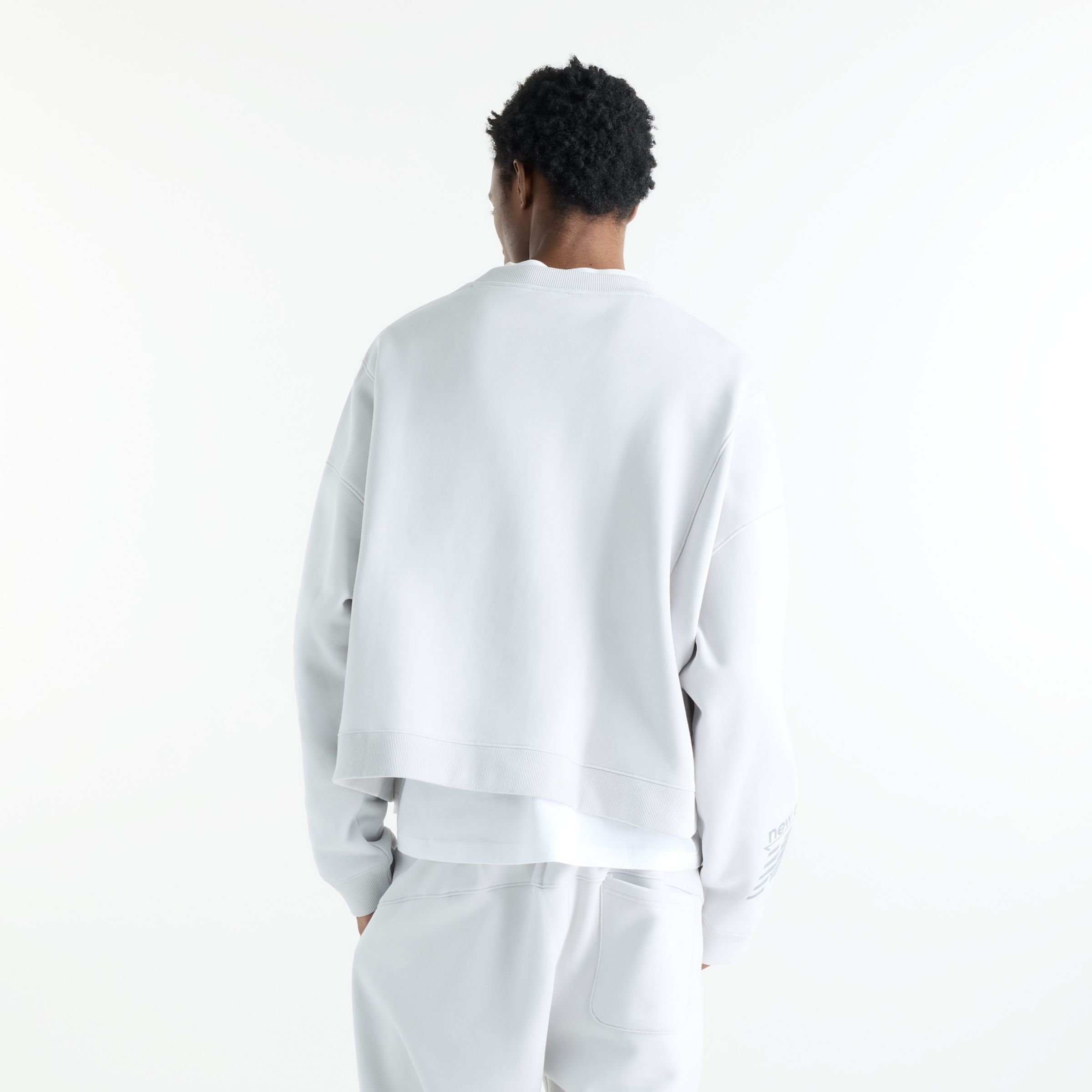 Javo is wearing size M and is 6'1"/188cm. Chest: 29.14"/74cm, Waist: 28"/71cm, Hips: 33.9"/86cm