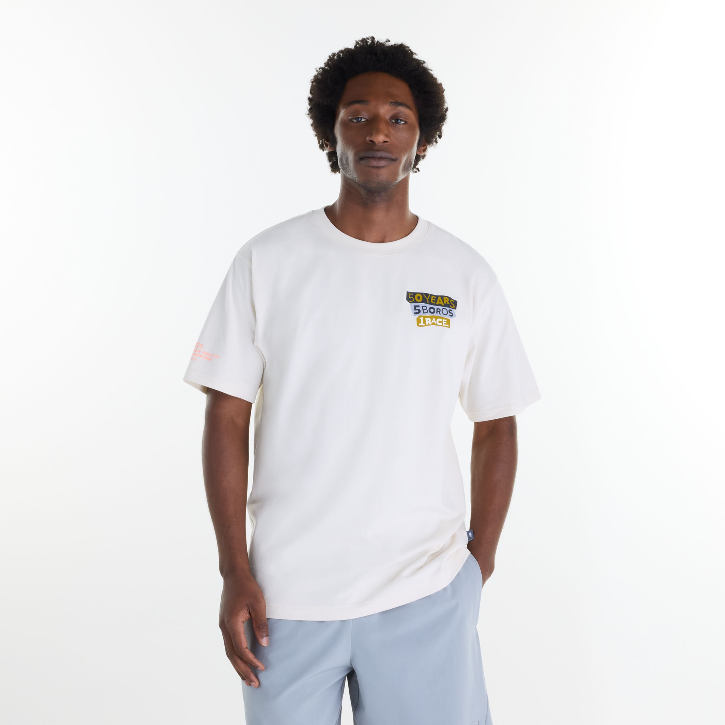 Tyliv is wearing size M and is 6'1"/186cm. Chest: 34.5"/88cm, Waist: 29"/74cm, Hips: 36.5"/93cm