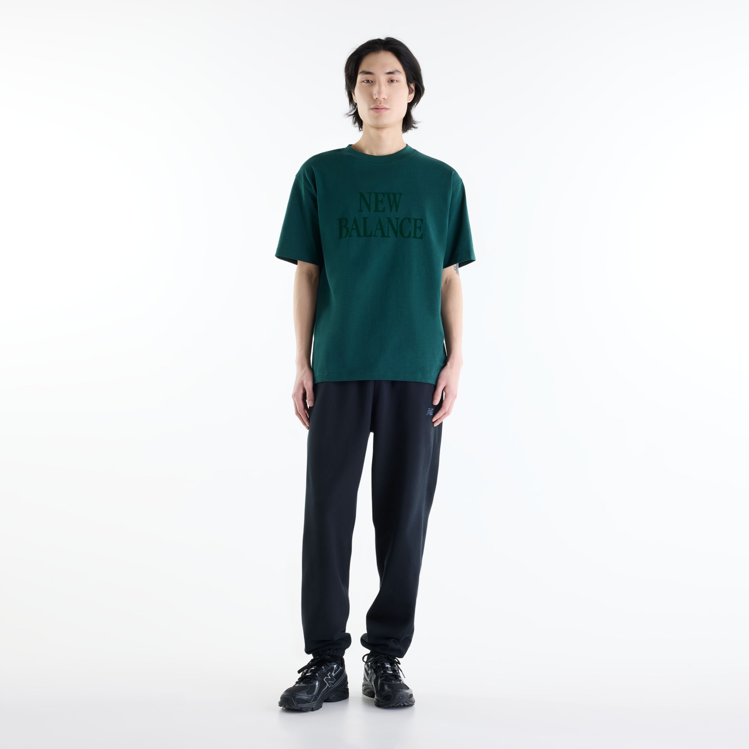 Justin is wearing size M and is 6'11"/186cm. Chest: 34"/86cm, Waist: 29"/74cm, Hips: 35"/89cm