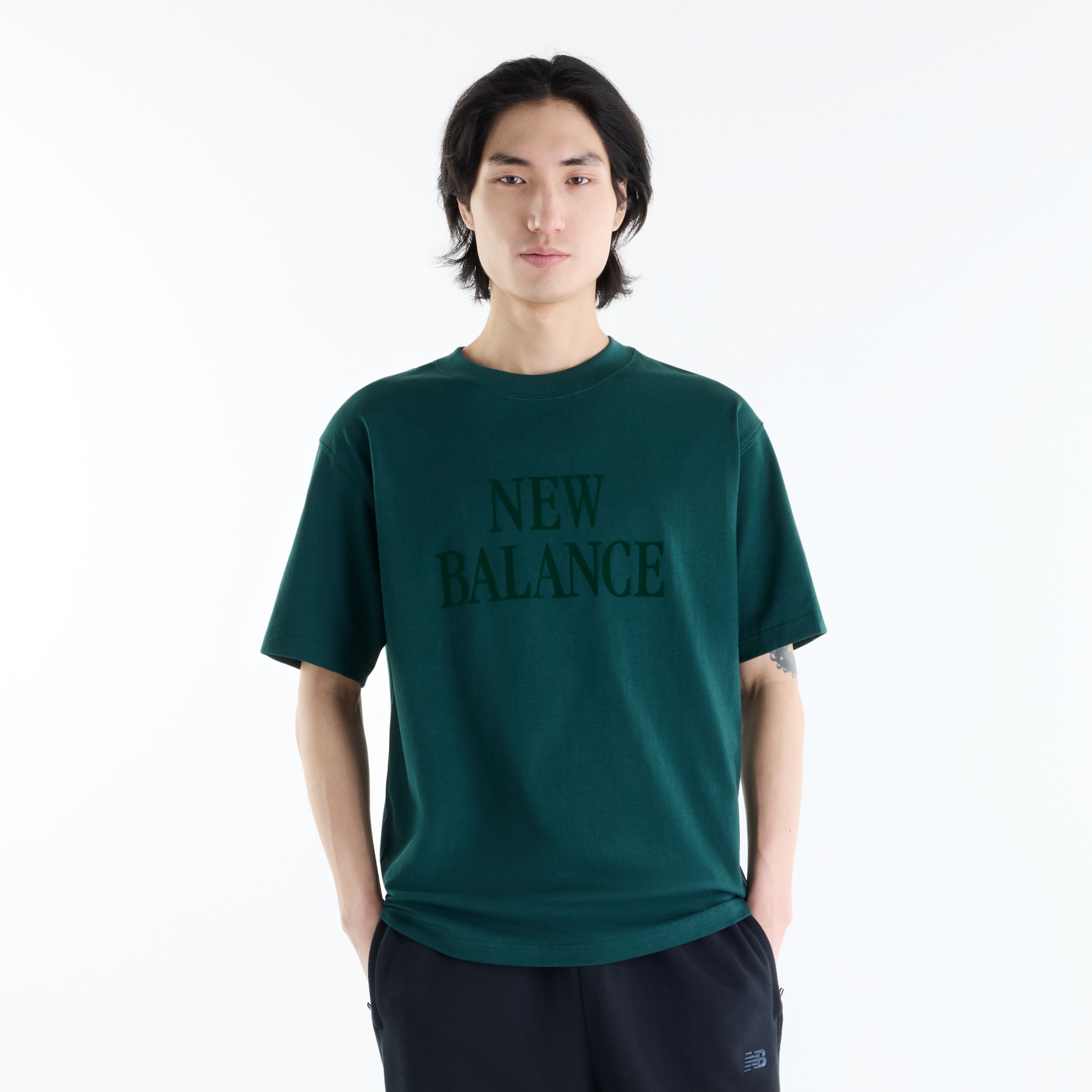 Justin is wearing size M and is 6'11"/186cm. Chest: 34"/86cm, Waist: 29"/74cm, Hips: 35"/89cm