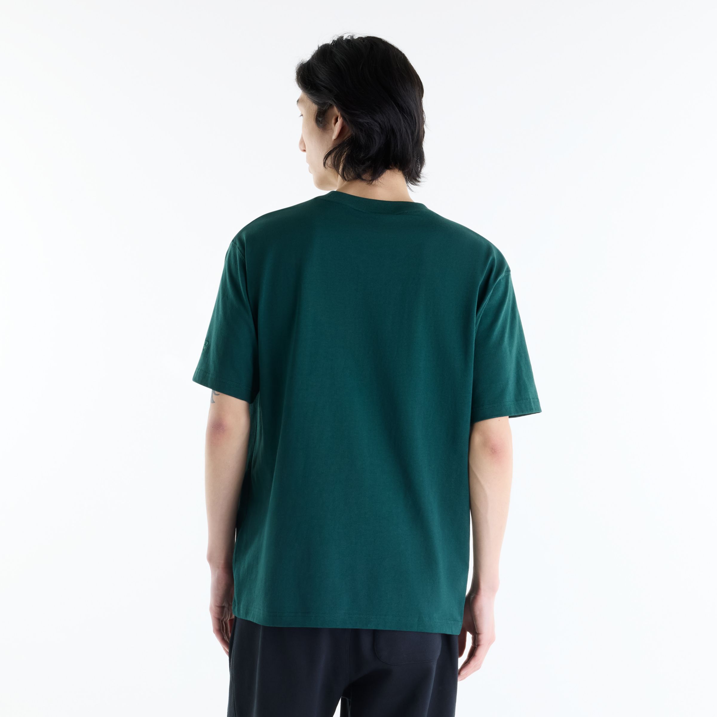 Justin is wearing size M and is 6'11"/186cm. Chest: 34"/86cm, Waist: 29"/74cm, Hips: 35"/89cm