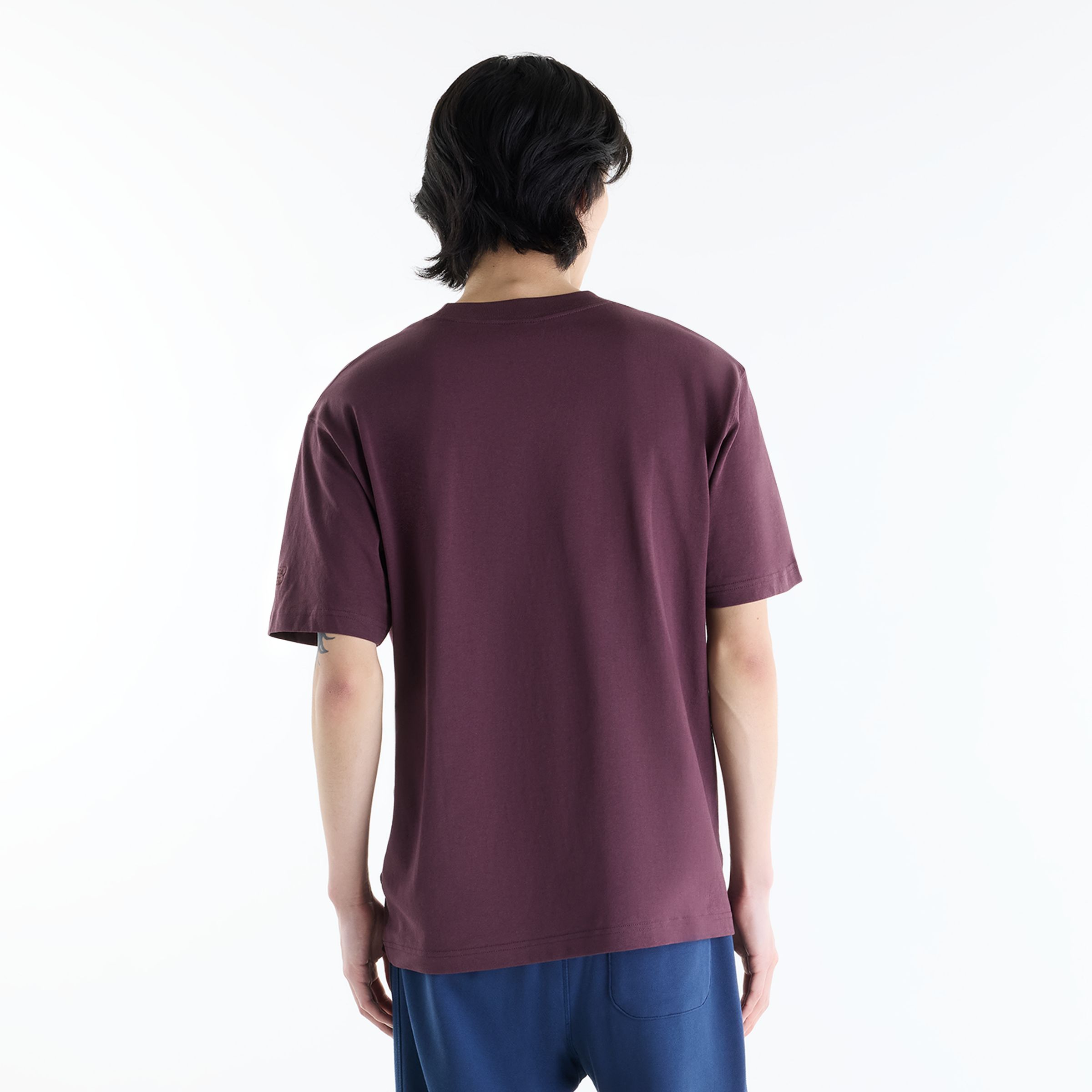 Justin is wearing size M and is 6'11"/186cm. Chest: 34"/86cm, Waist: 29"/74cm, Hips: 35"/89cm