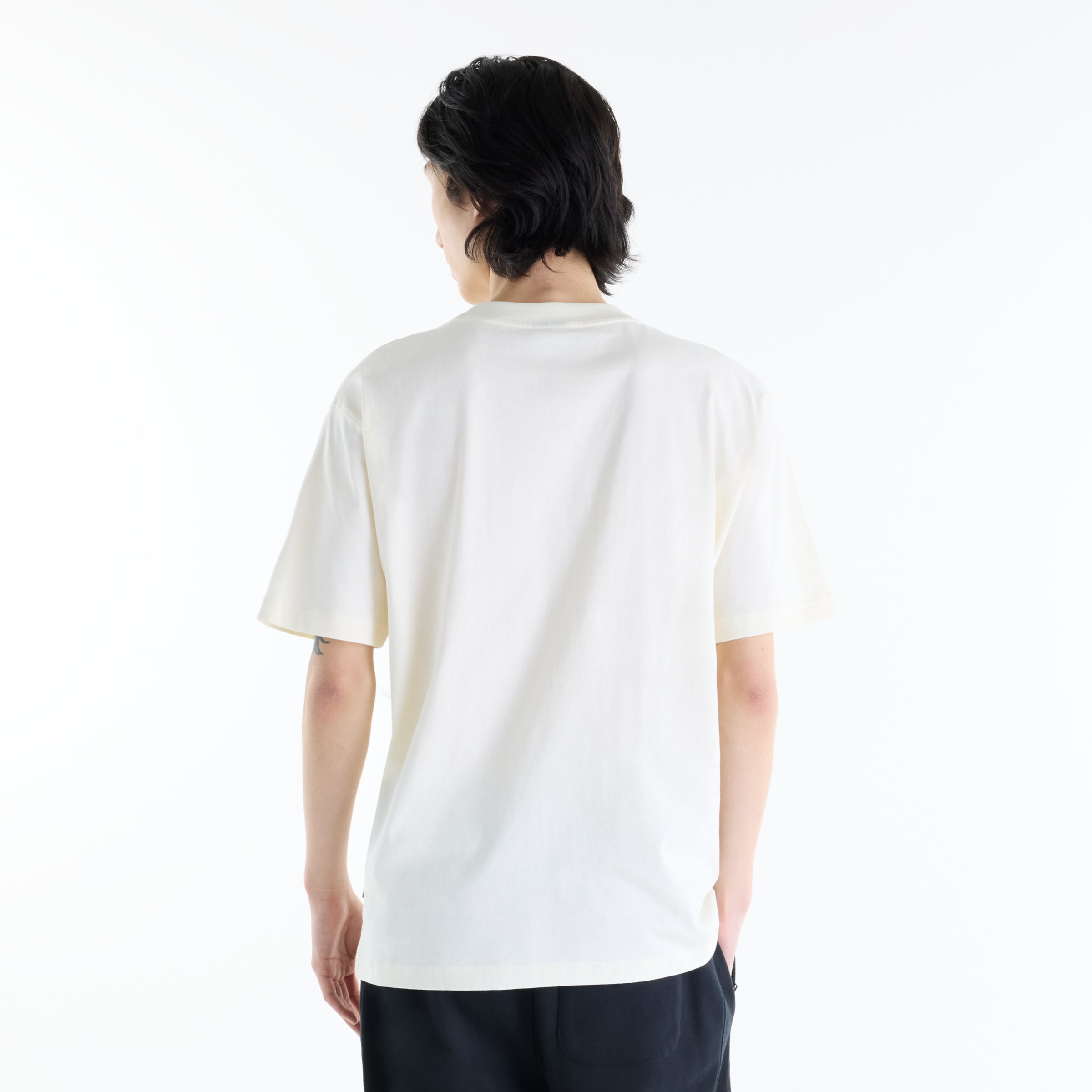 Justin is wearing size M and is 6'11"/186cm. Chest: 34"/86cm, Waist: 29"/74cm, Hips: 35"/89cm
