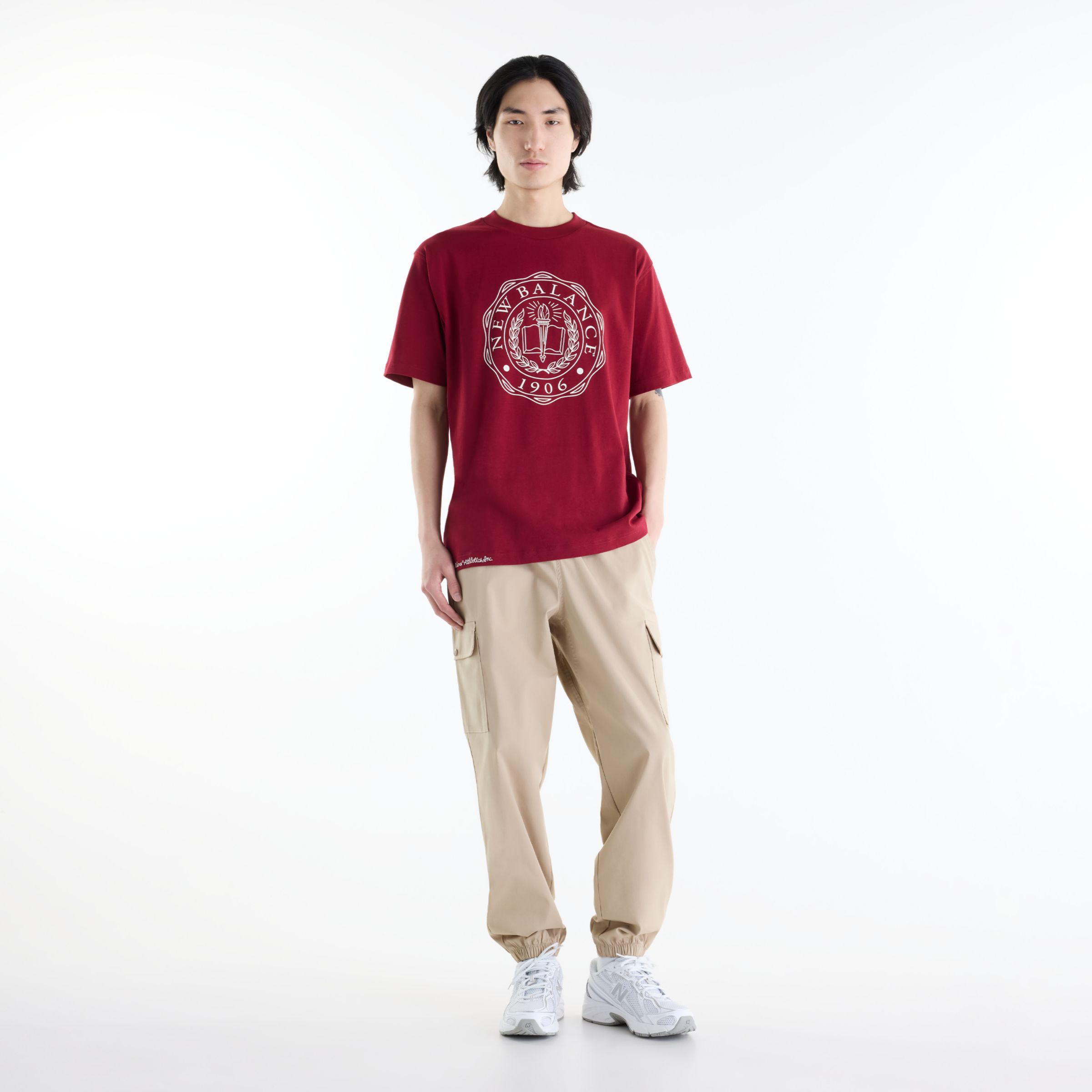 Justin is wearing size M and is 6'11"/186cm. Chest: 34"/86cm, Waist: 29"/74cm, Hips: 35"/89cm