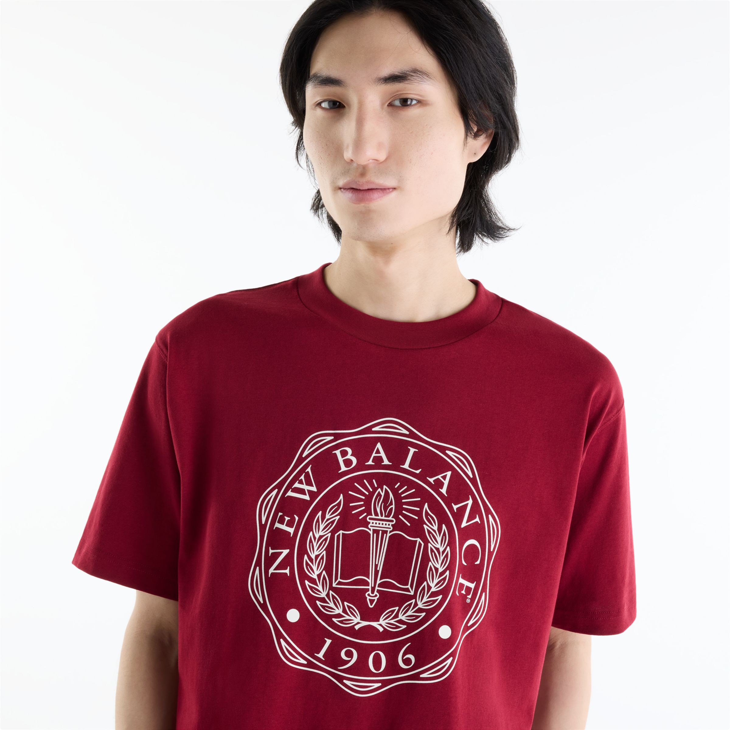 Justin is wearing size M and is 6'11"/186cm. Chest: 34"/86cm, Waist: 29"/74cm, Hips: 35"/89cm