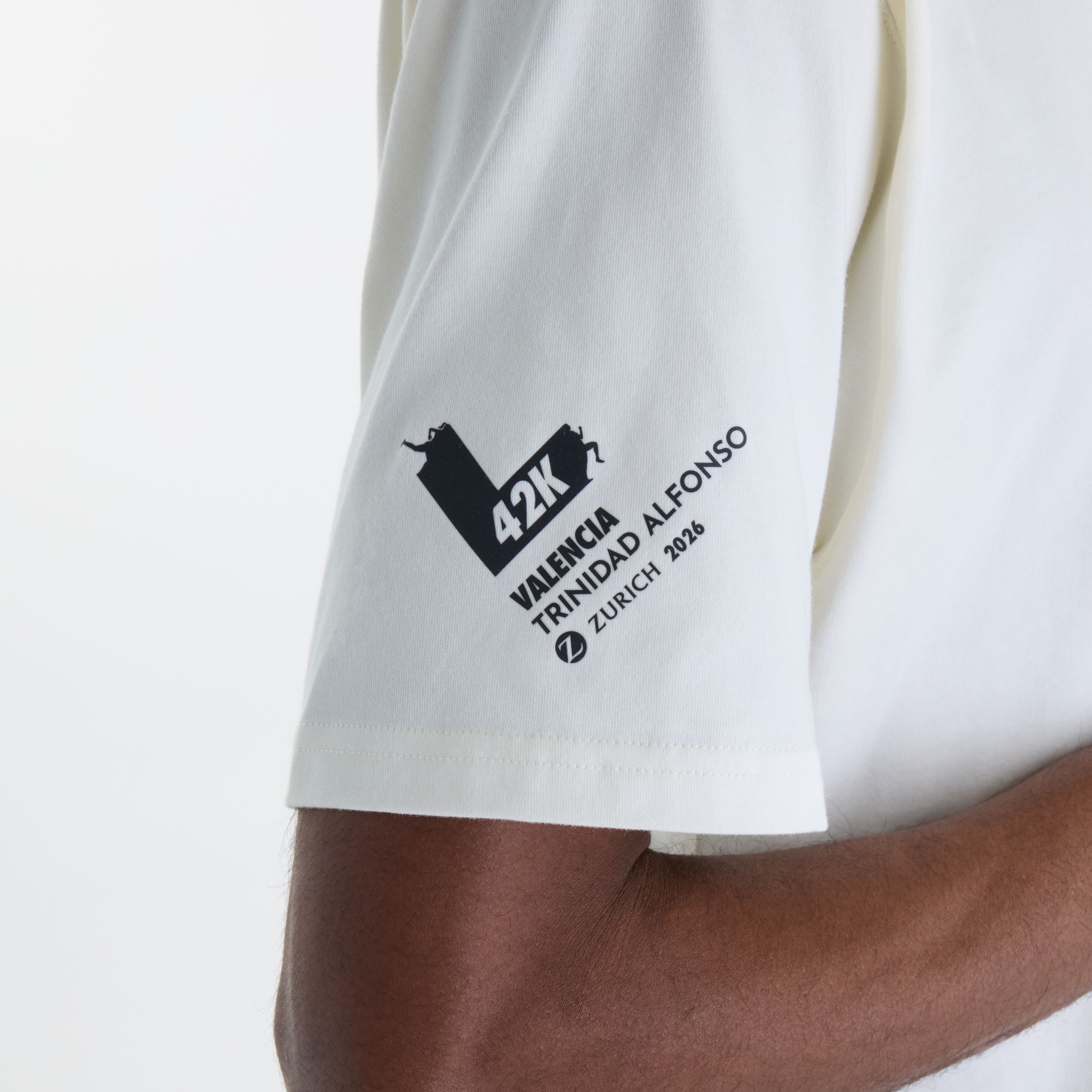 Glad is wearing size M and is 6'1"/ 185cm. Waist: 29"/74cm