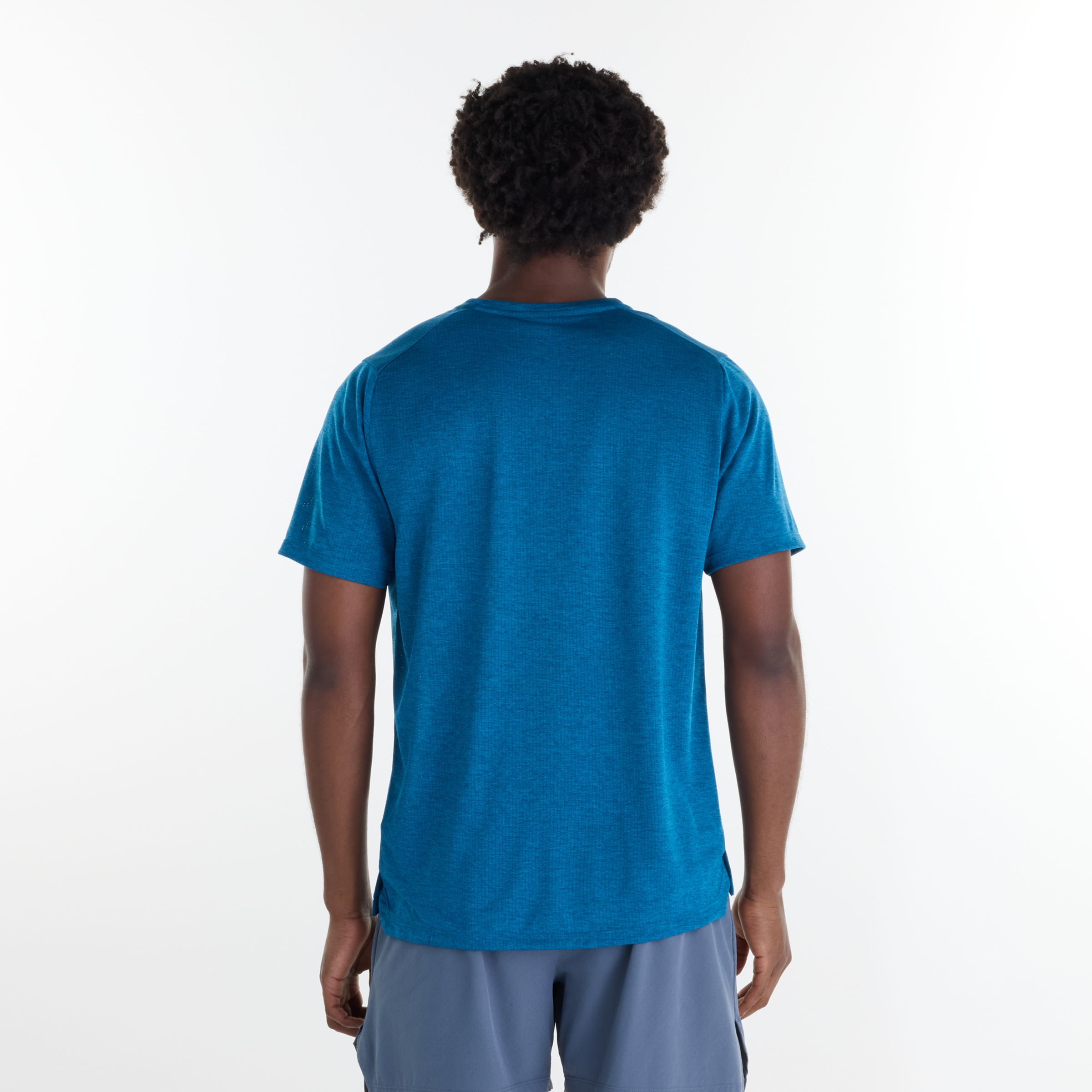 Tyliv is wearing size M and is 6'1"/186cm. Chest: 34.5"/88cm, Waist: 29"/74cm, Hips: 36.5"/93cm