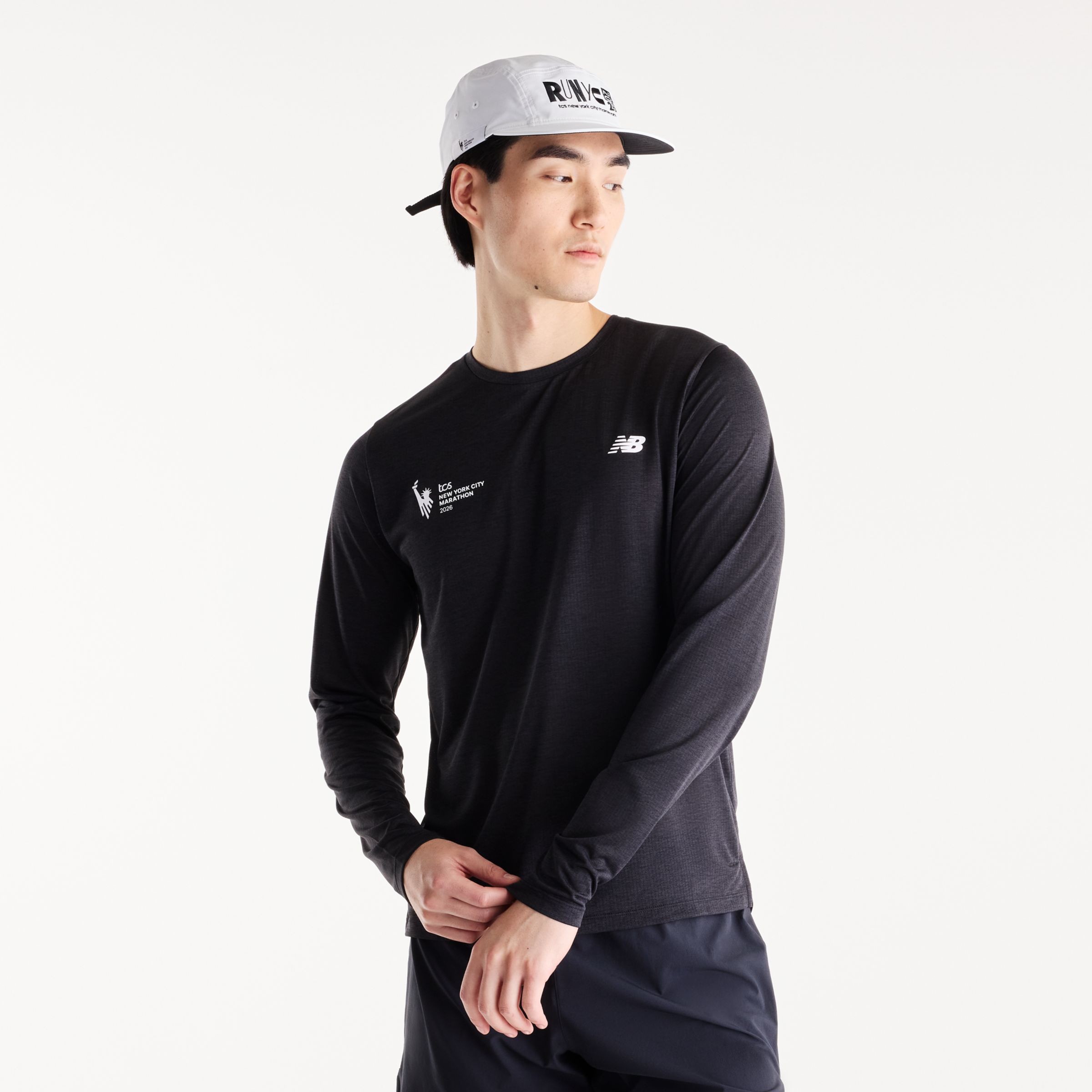 Derek is wearing size M and is 6'1"/187cm. Chest: 38"/96cm, Waist: 31"/79cm