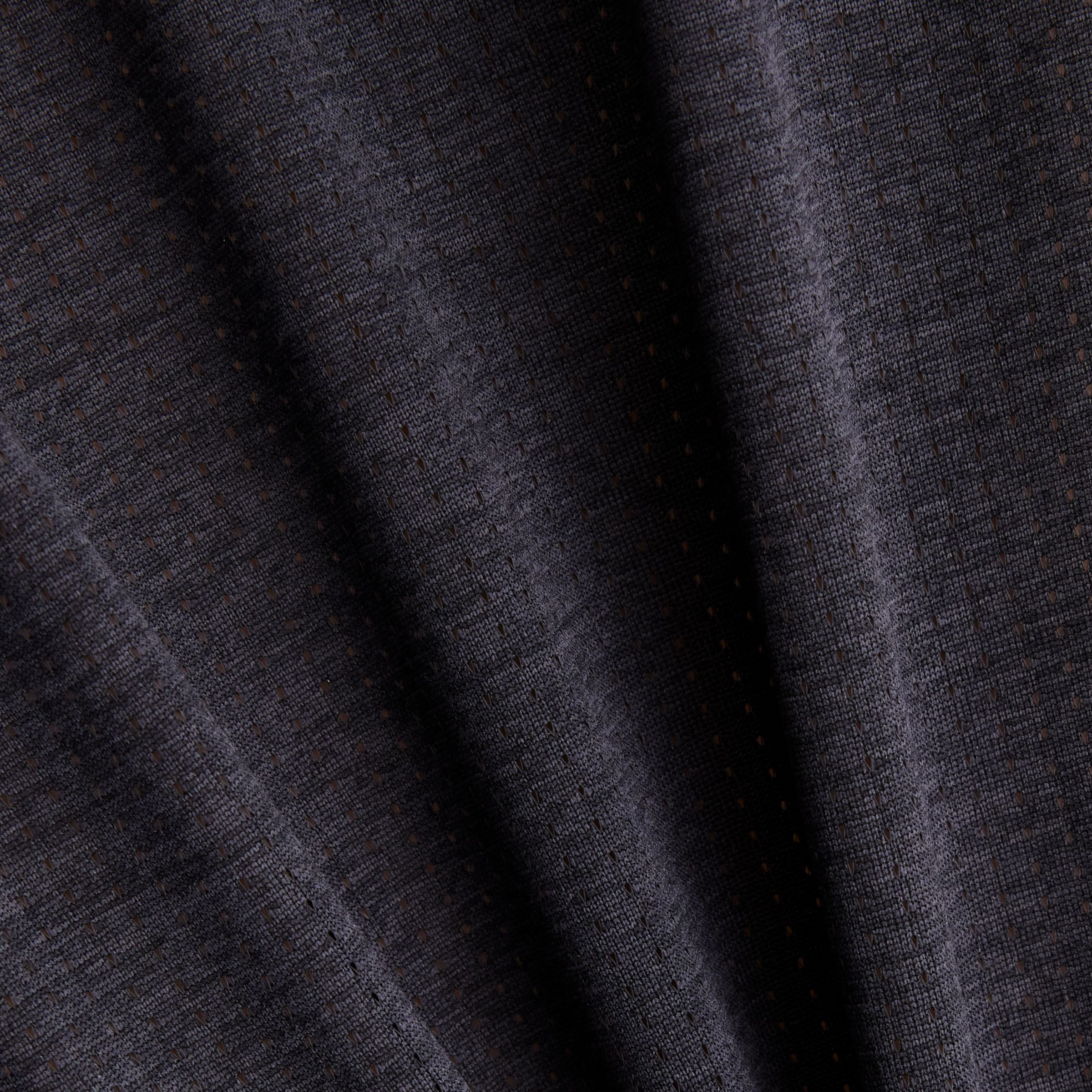 Derek is wearing size M and is 6'1"/187cm. Chest: 38"/96cm, Waist: 31"/79cm