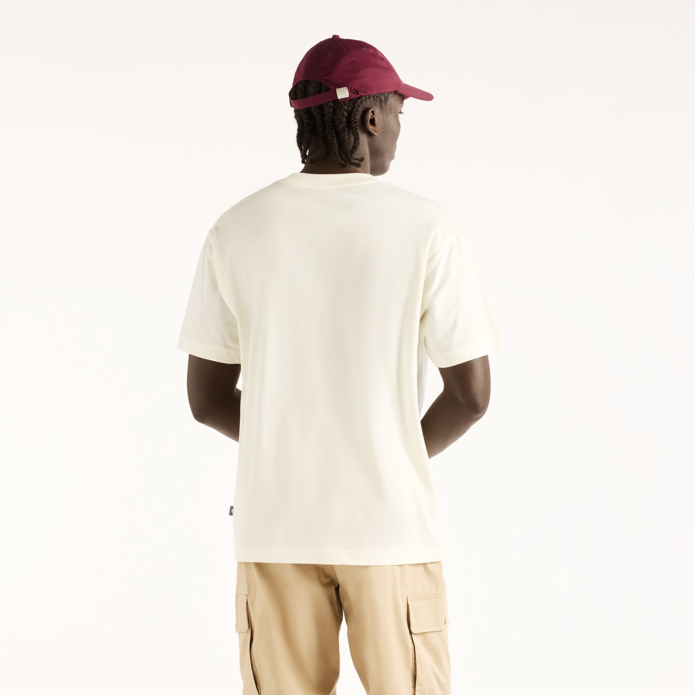 Fall is wearing size M and is 6'/183cm. Chest: 33.5"/85cm, Waist: 26.75"/68cm, Hips: 35"/89cm