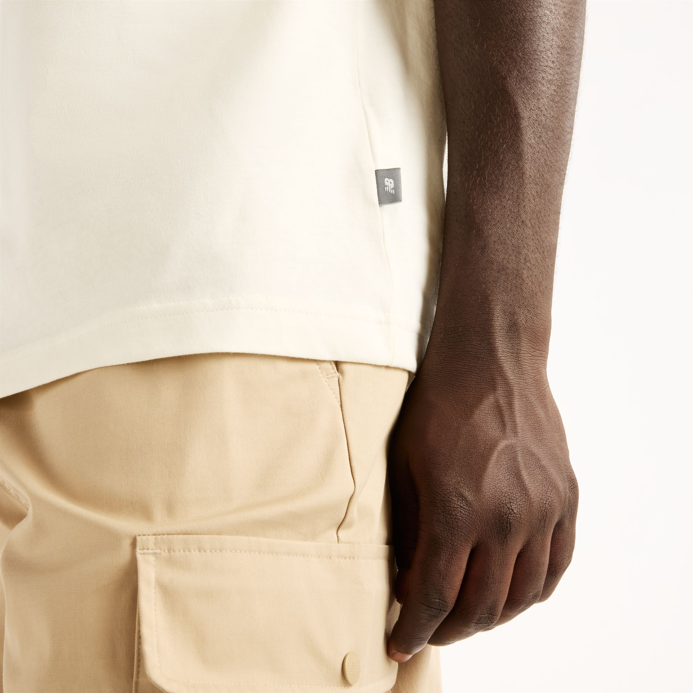 Fall is wearing size M and is 6'/183cm. Chest: 33.5"/85cm, Waist: 26.75"/68cm, Hips: 35"/89cm