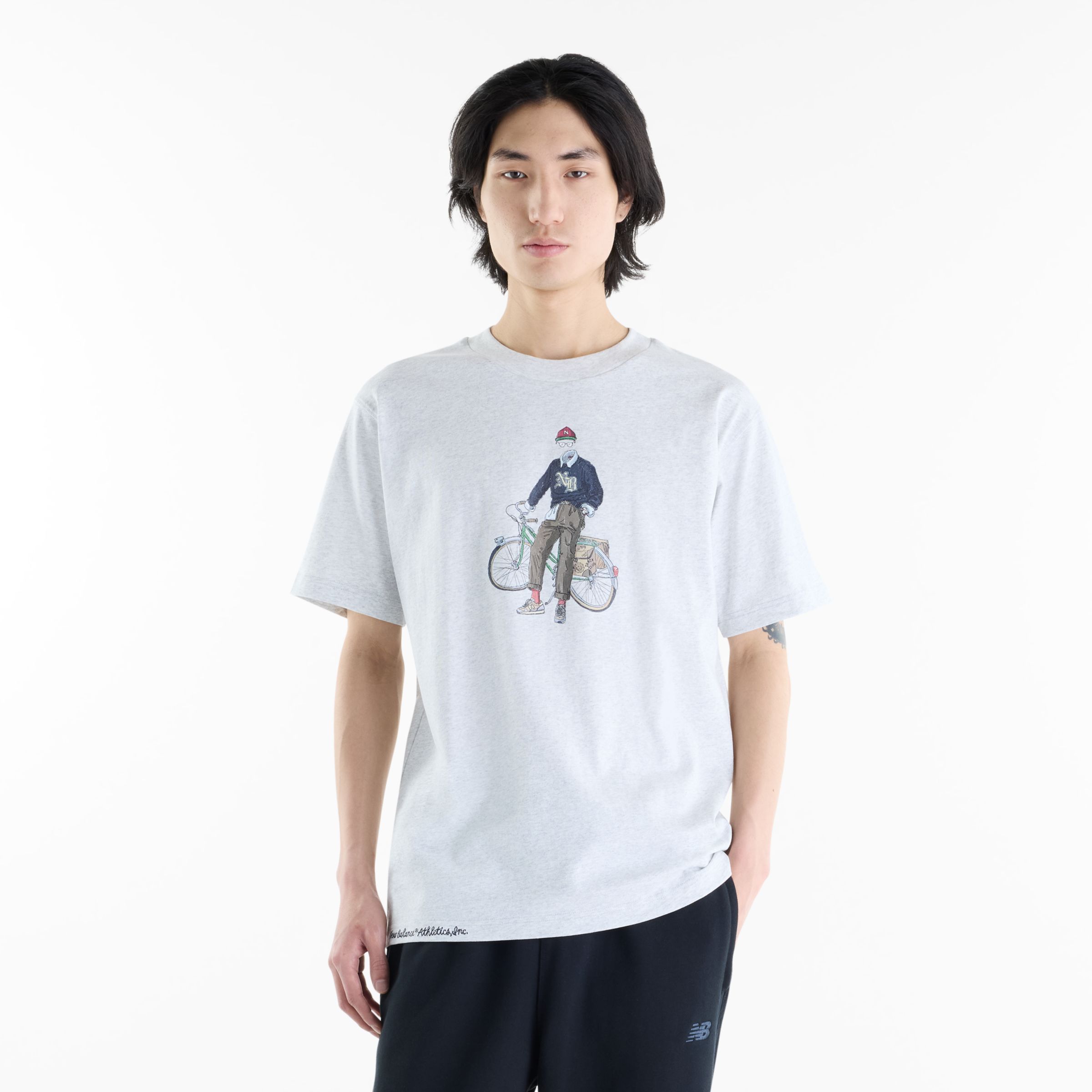 Justin is wearing size M and is 6'11"/186cm. Chest: 34"/86cm, Waist: 29"/74cm, Hips: 35"/89cm