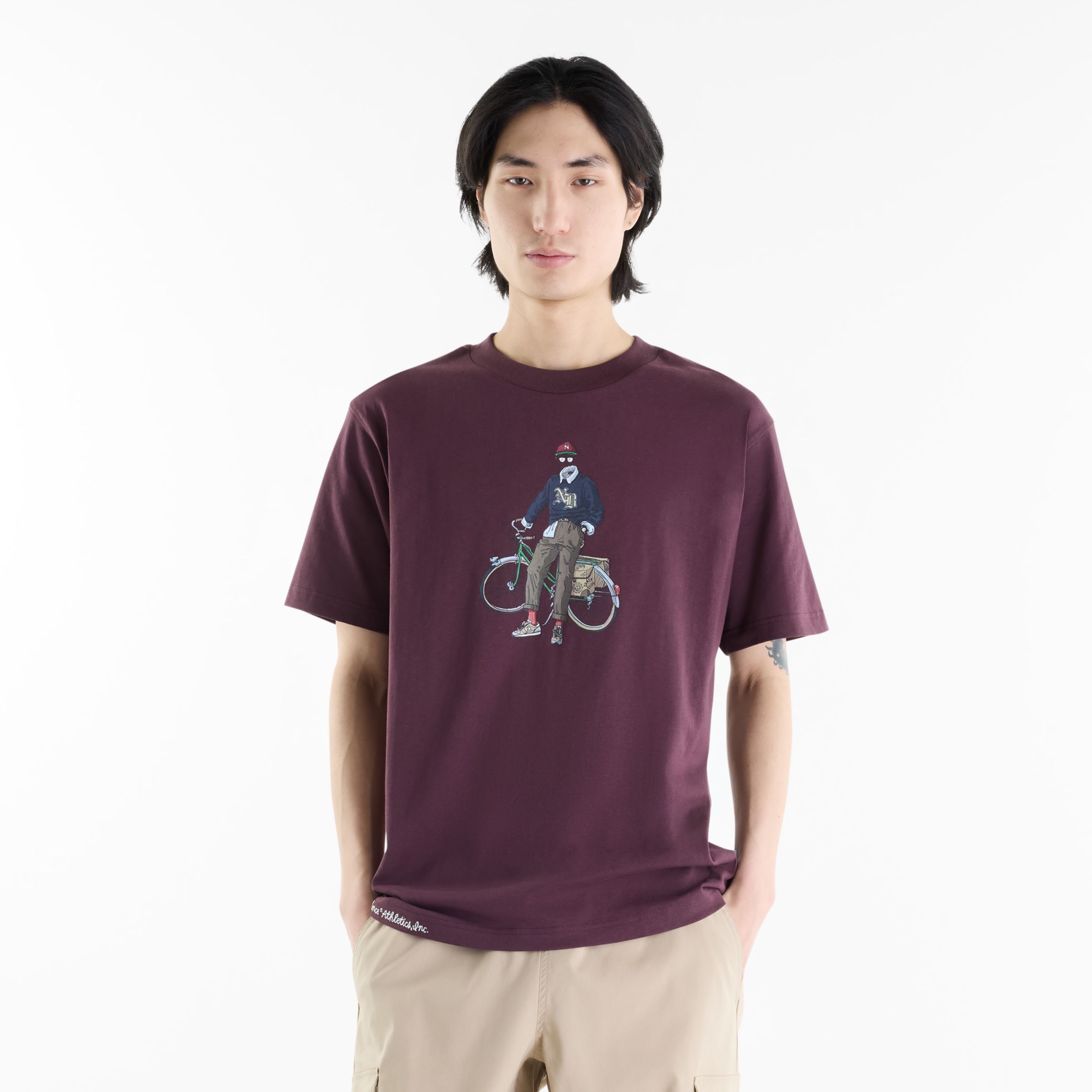 Justin is wearing size M and is 6'11"/186cm. Chest: 34"/86cm, Waist: 29"/74cm, Hips: 35"/89cm