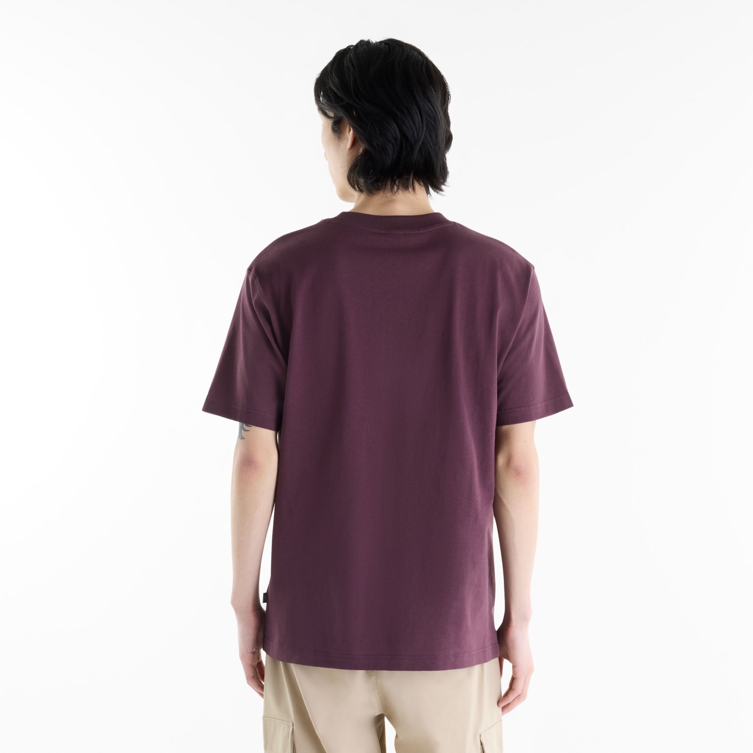 Justin is wearing size M and is 6'11"/186cm. Chest: 34"/86cm, Waist: 29"/74cm, Hips: 35"/89cm