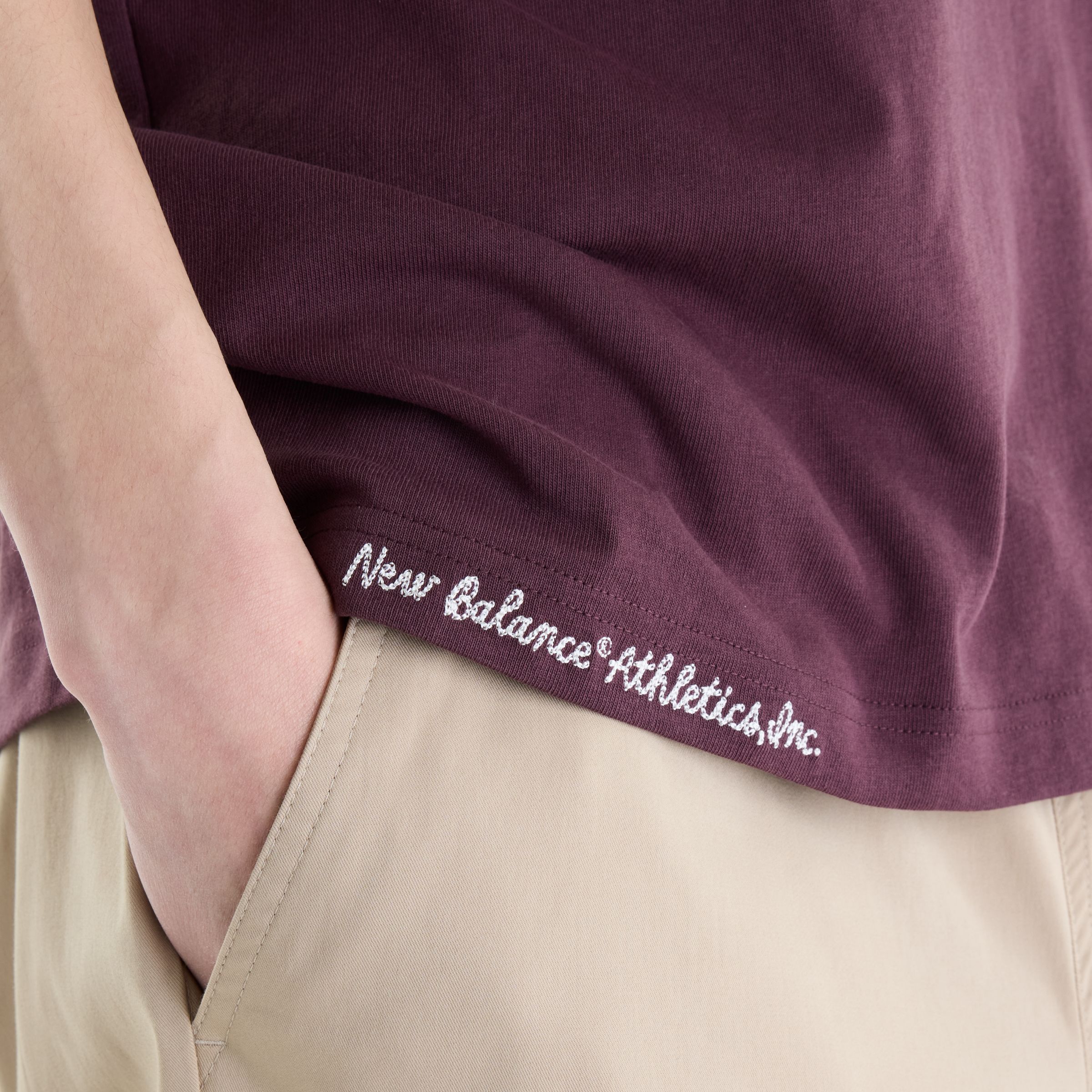 Justin is wearing size M and is 6'11"/186cm. Chest: 34"/86cm, Waist: 29"/74cm, Hips: 35"/89cm