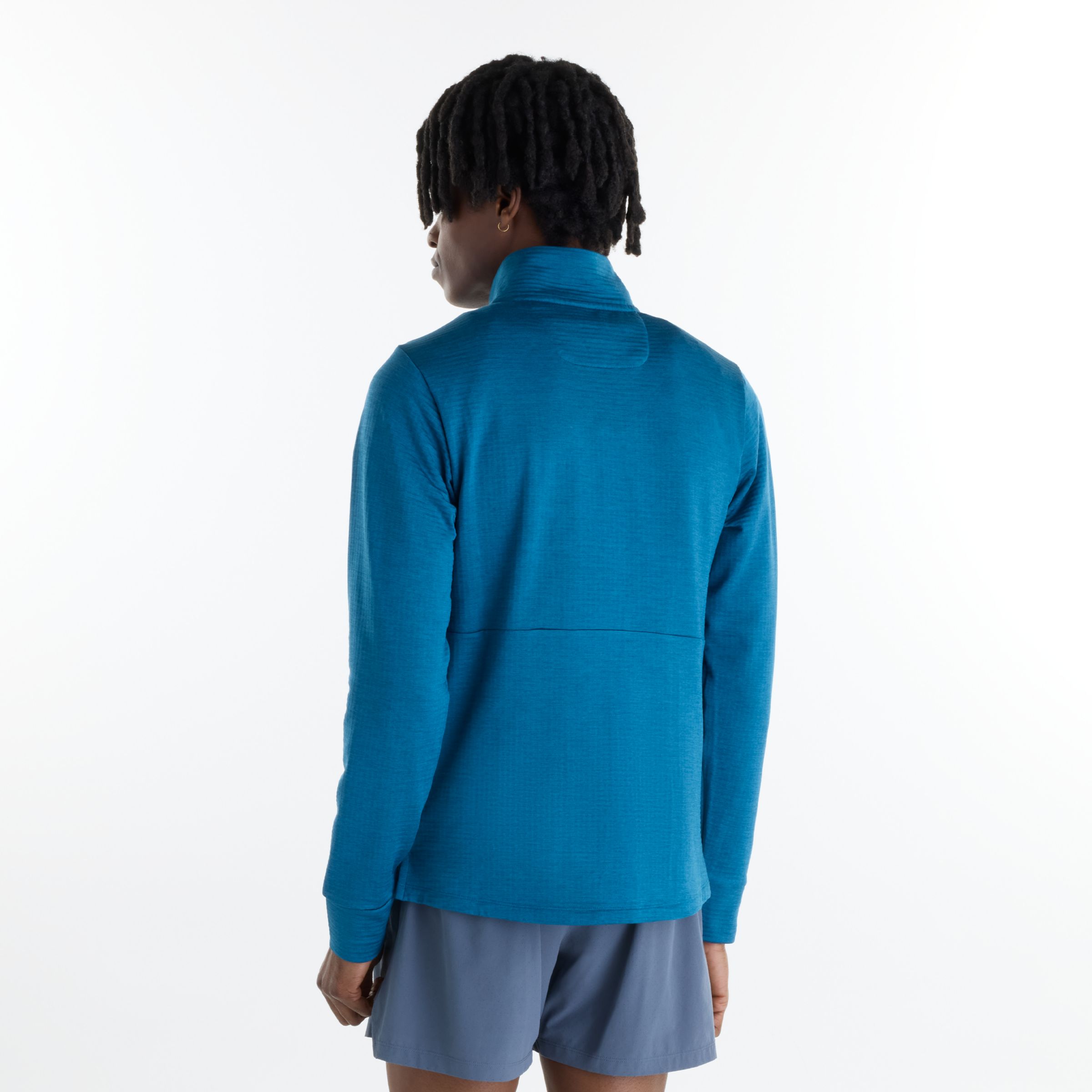 Glad is wearing size M and is 6'1"/ 185cm. Chest: 0, Waist: 29"/74cm