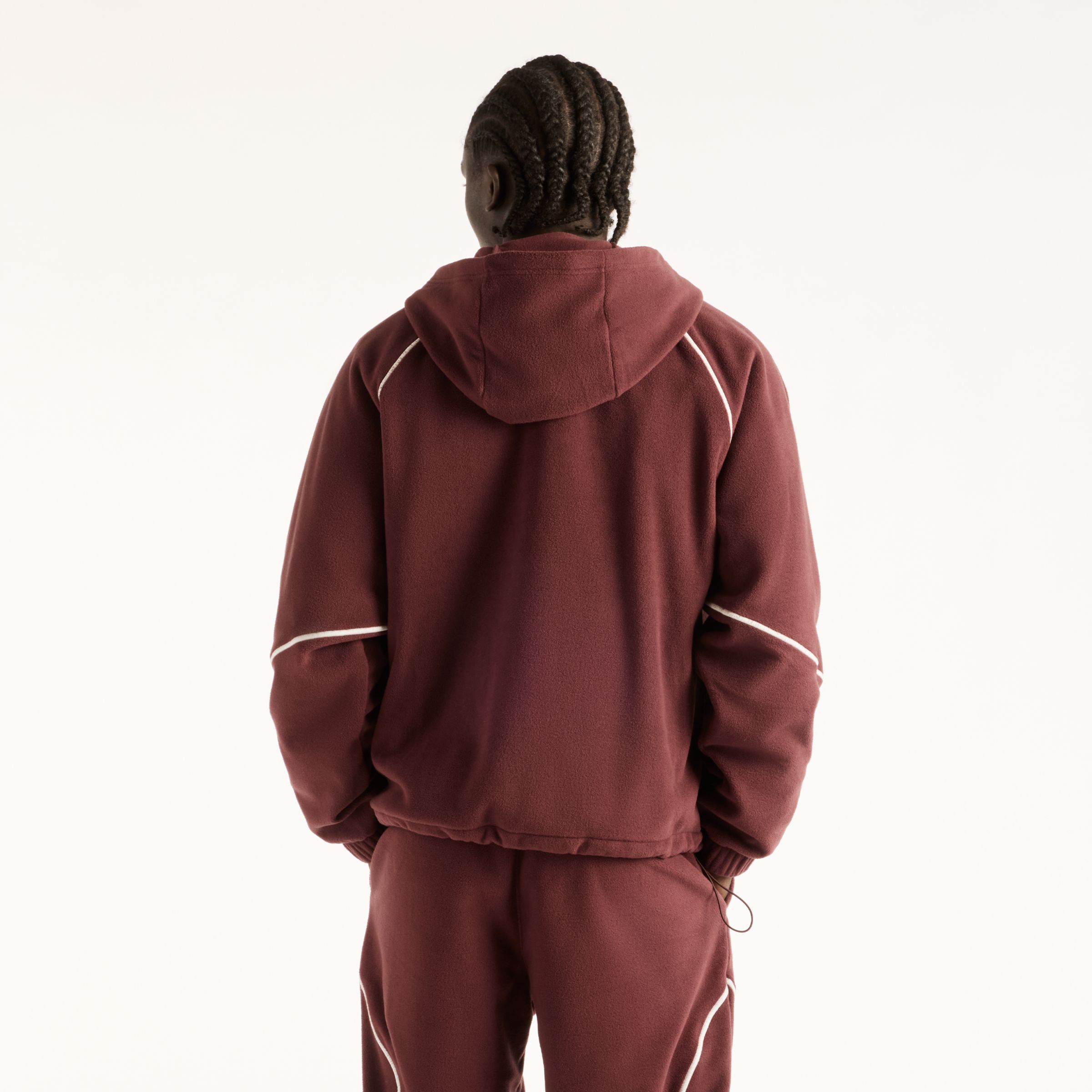 Fall is wearing size M and is 6'/183cm. Chest: 33.5"/85cm, Waist: 26.75"/68cm, Hips: 35"/89cm