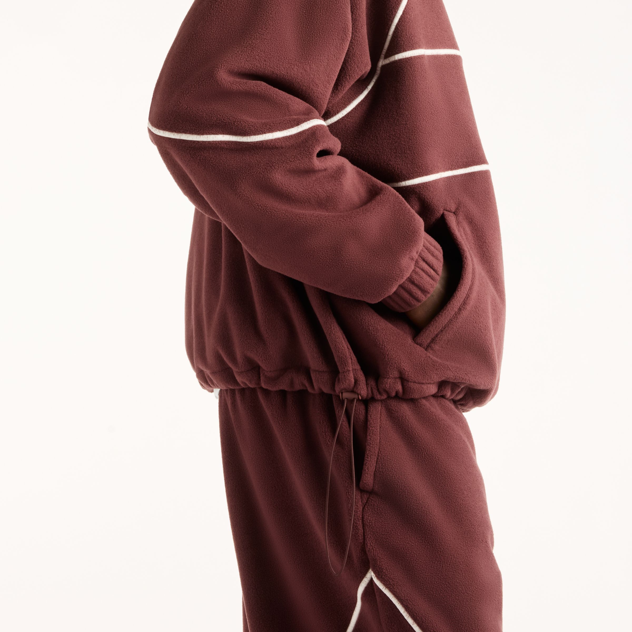 Fall is wearing size M and is 6'/183cm. Chest: 33.5"/85cm, Waist: 26.75"/68cm, Hips: 35"/89cm