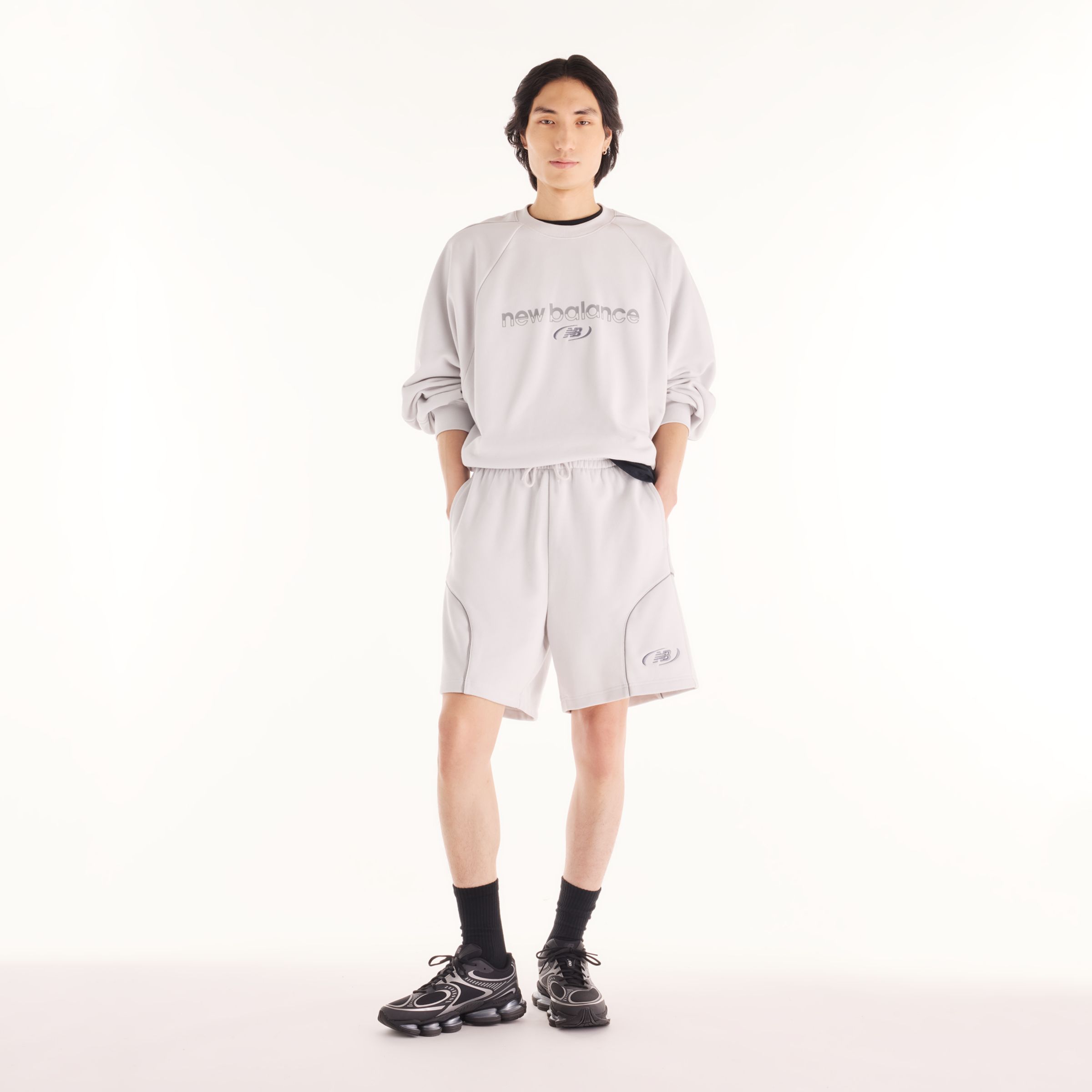 Nelson is wearing size M and is 5'4.5/164cm. Chest: 34.75"/88cm, Waist: 29"/74cm, Hips: 35.5"/90cm