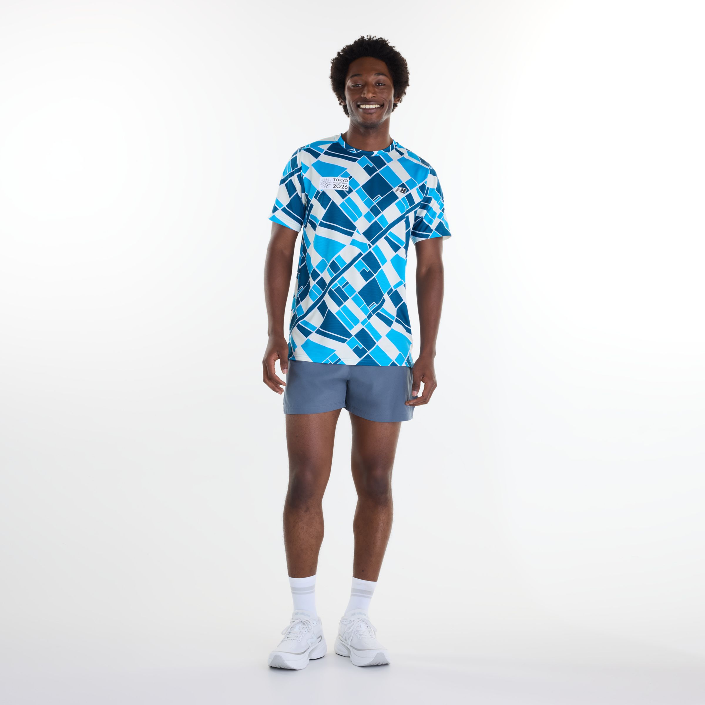 Tyliv is wearing size M and is 6'1"/186cm. Chest: 34.5"/88cm, Waist: 29"/74cm, Hips: 36.5"/93cm