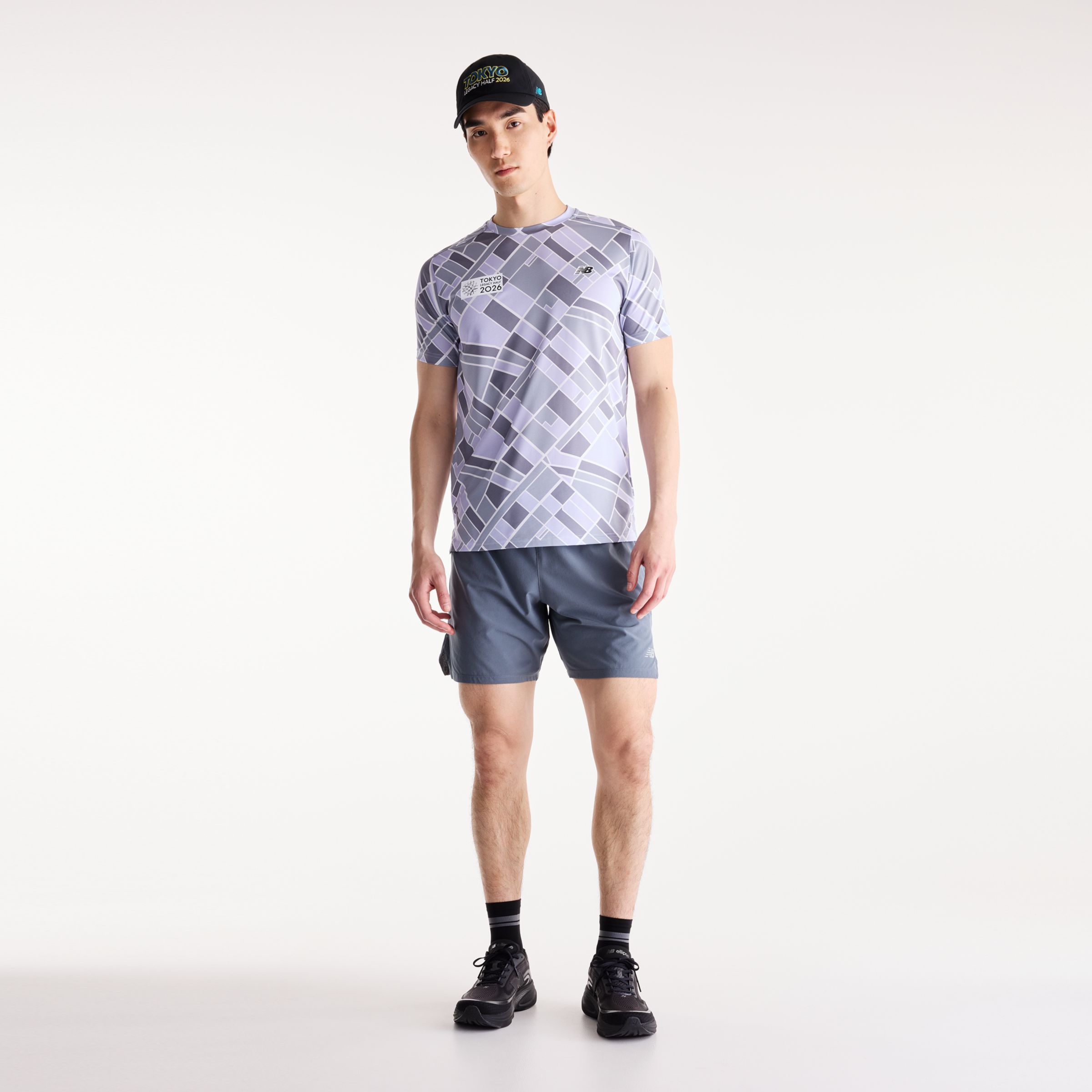 Derek is wearing size M and is 6'1"/187cm. Chest: 38R/96cm, Waist: 31"/79cm