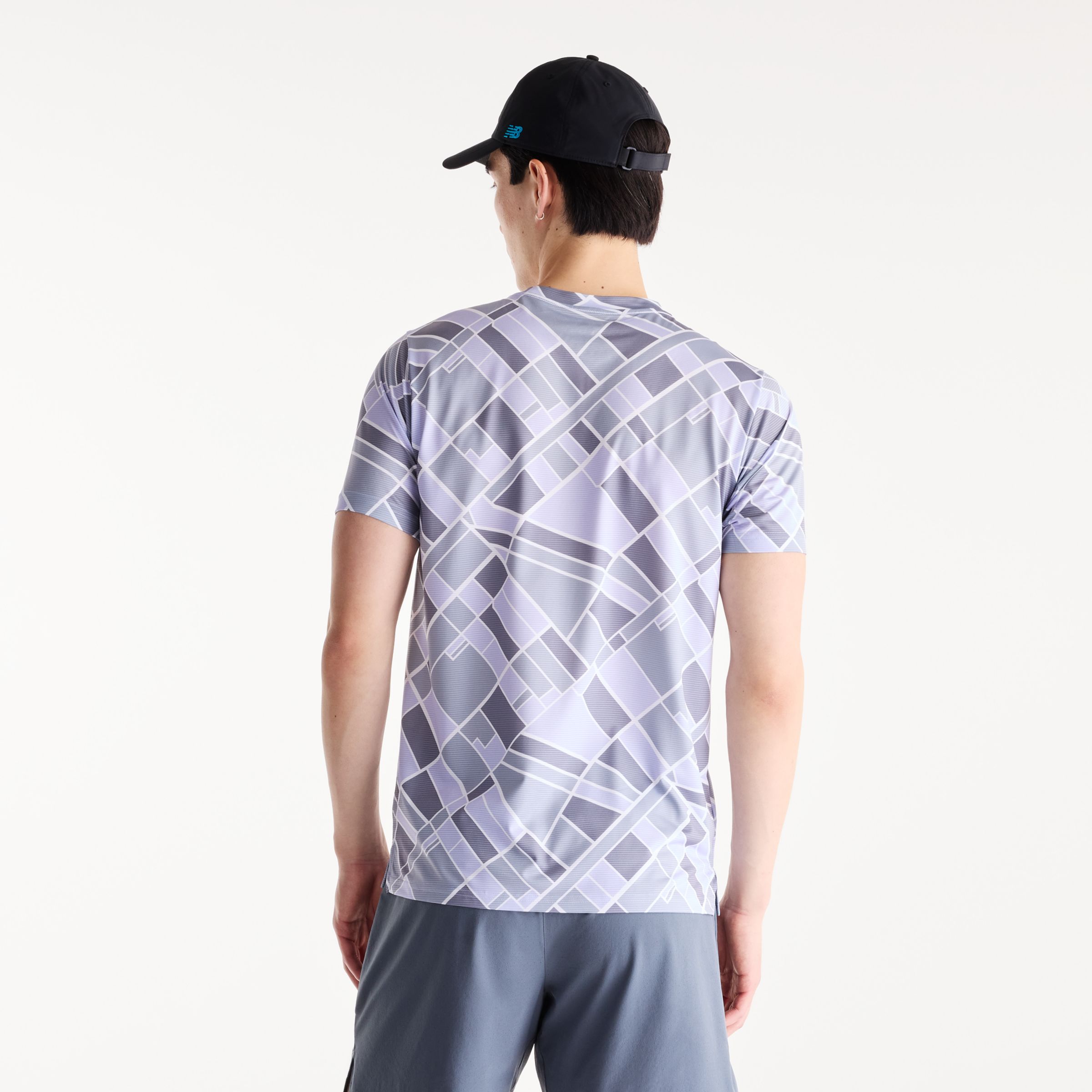 Derek is wearing size M and is 6'1"/187cm. Chest: 38R/96cm, Waist: 31"/79cm